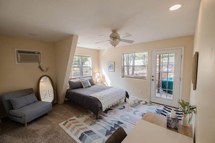 Queen Bedroom with Twin Futon