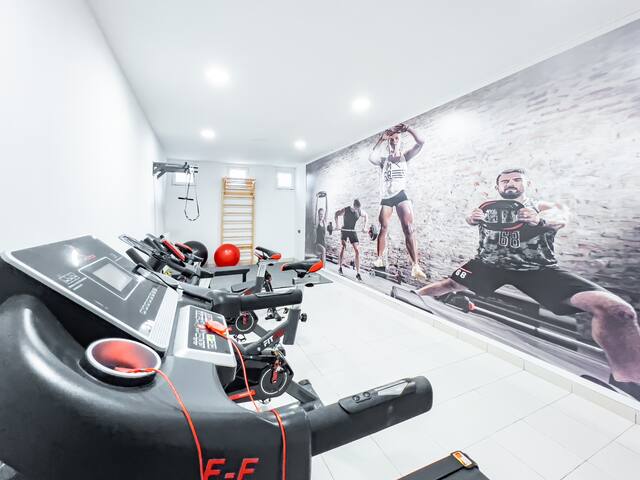 Majordoms – Sports Villa Banyoles gallery image 3