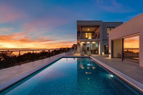 Seaview Villa Big Blue with 32sqm heated pool