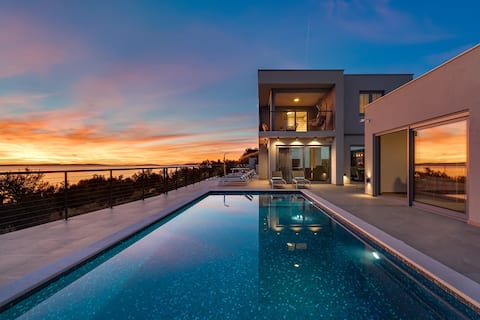 Seaview villa Big Blue with 32sqm heated pool
