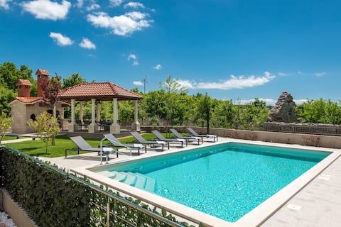 Villa Miam-Four Bedroom Villa with Private Pool