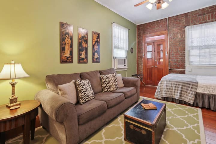 Marigny Apt. In Historic Cottage- Green Room - New Orleans, LA