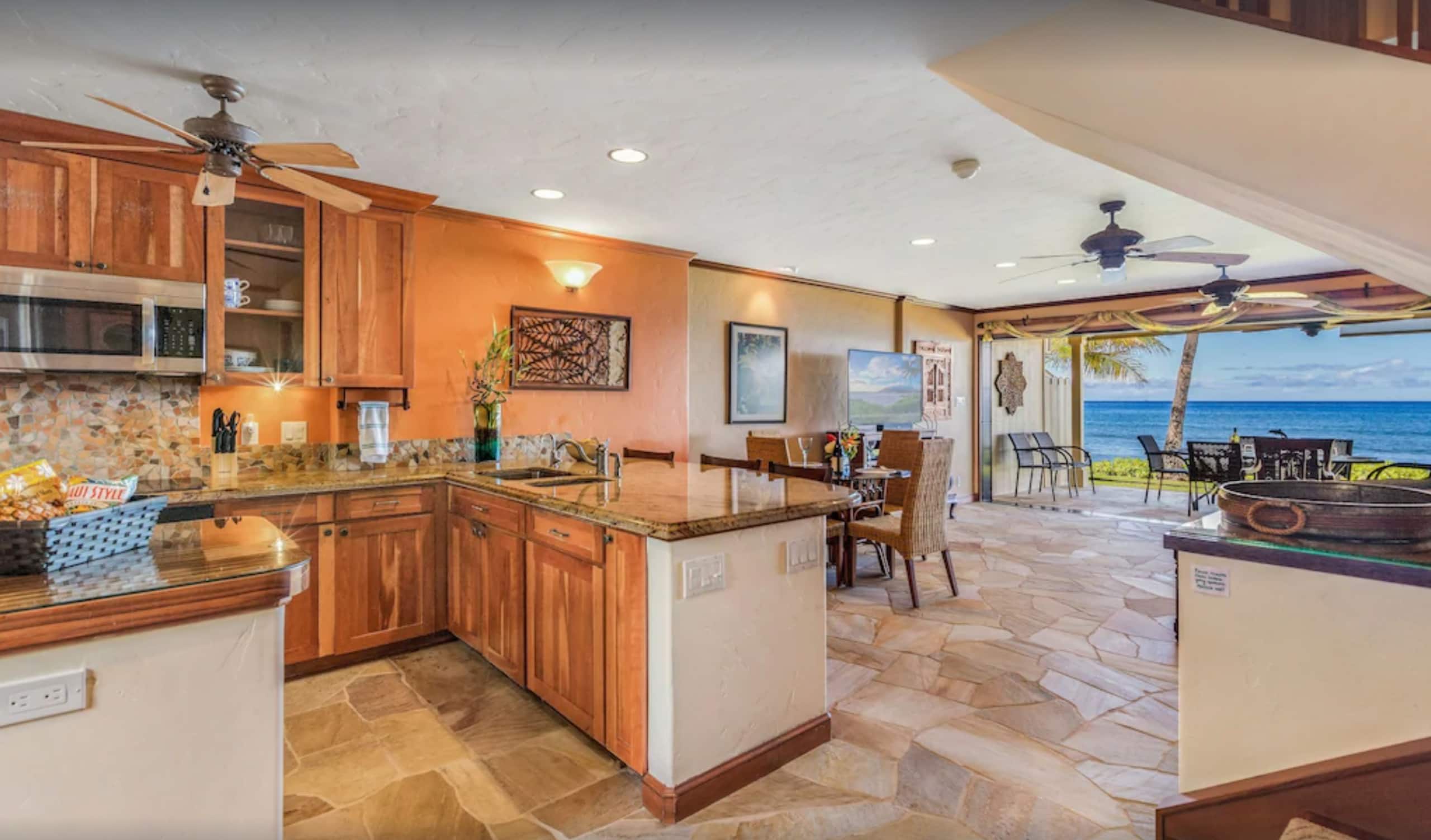 Townhouse in Lahaina · ★4.75 · 4 bedrooms · 5 beds · 2.5 baths - Image 15