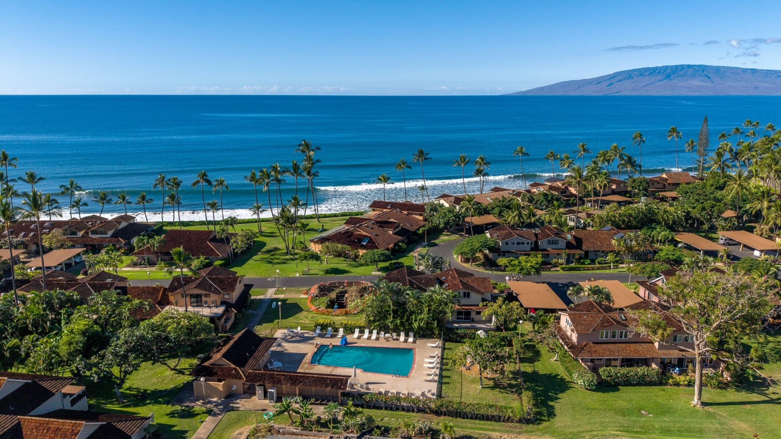 Townhouse in Lahaina · ★4.75 · 4 bedrooms · 5 beds · 2.5 baths - Image 3