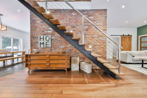 Family chalet spa, pool, access to Lac Ouareau