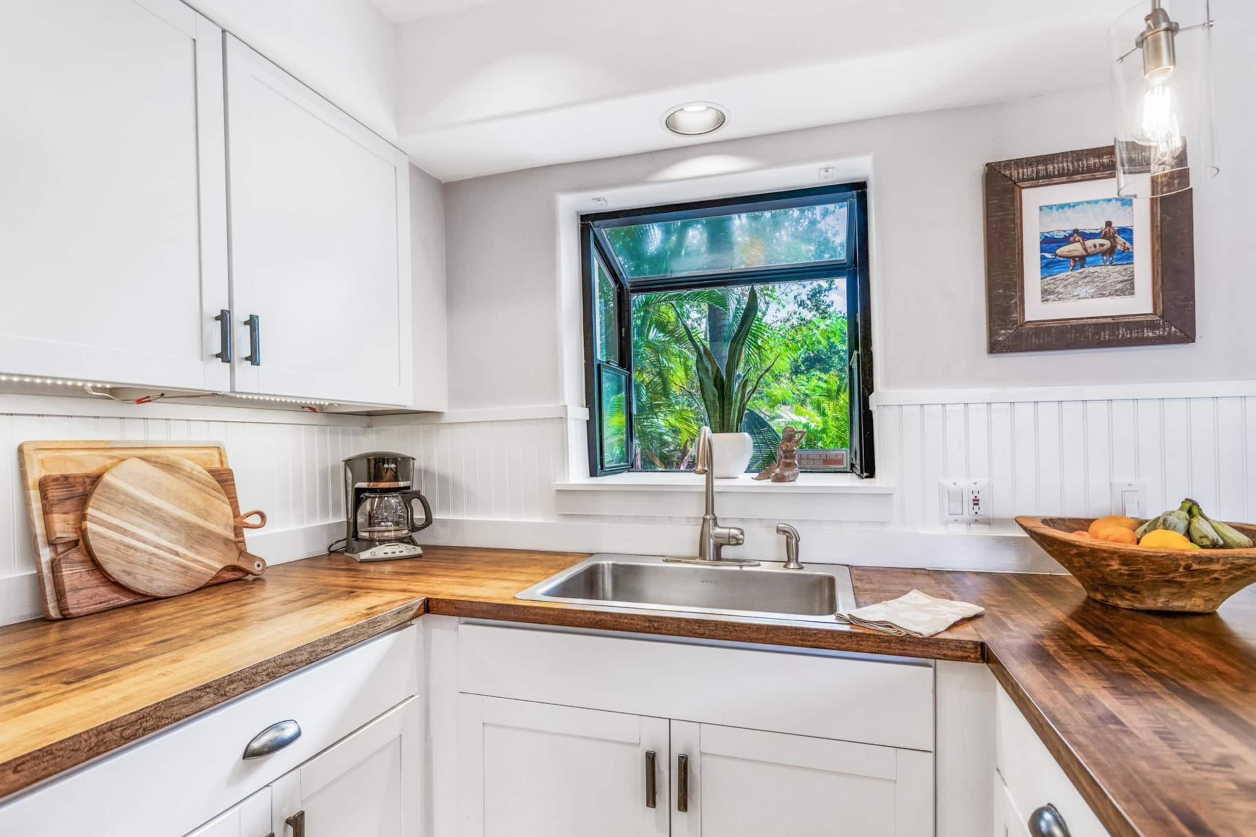 Condo in Lahaina · ★4.78 · 3 bedrooms · 4 beds · 2.5 baths - Image 14
