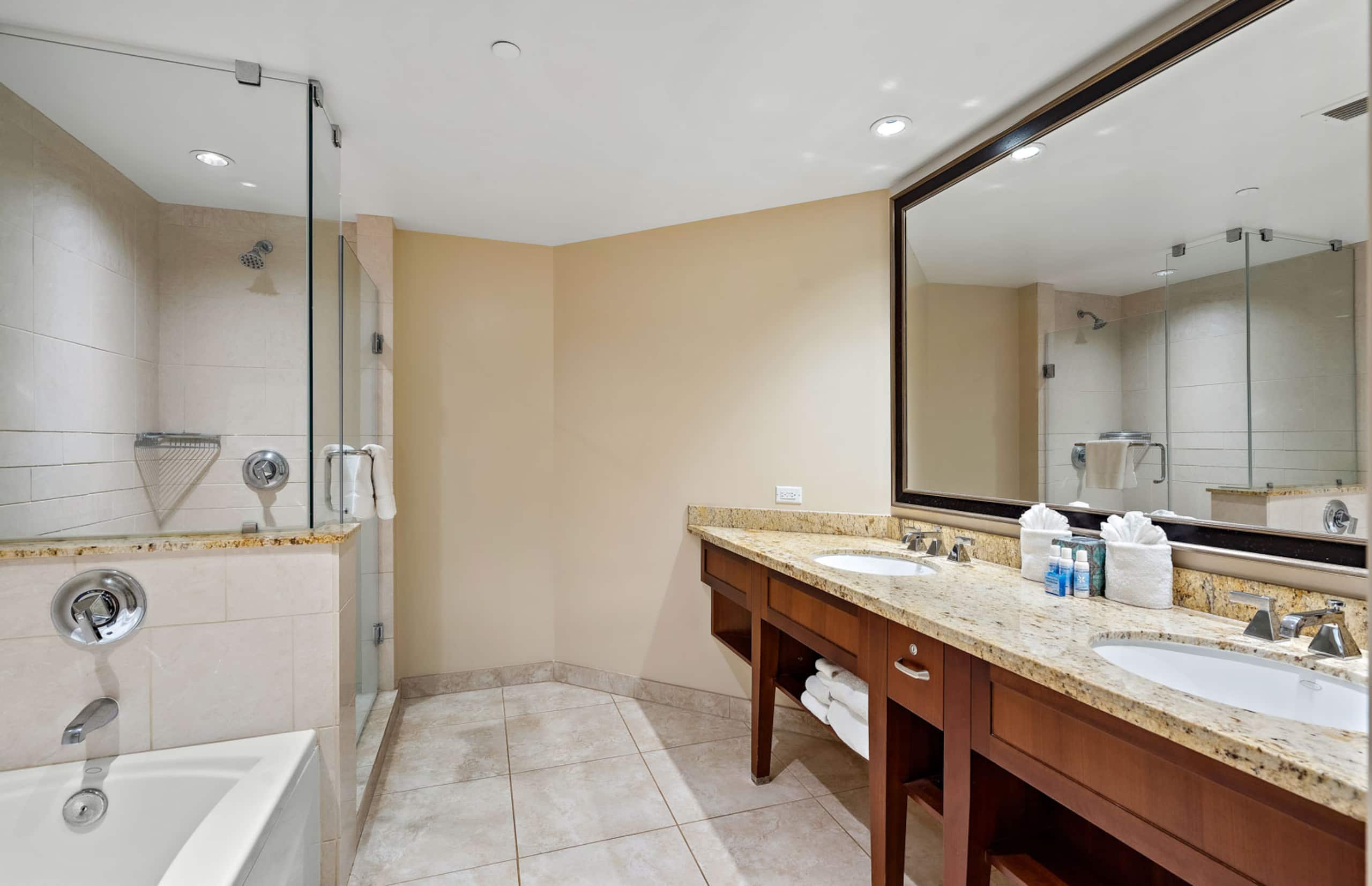 Condo in Lahaina · ★4.91 · 2 bedrooms · 3 beds · 2 baths - Image 27