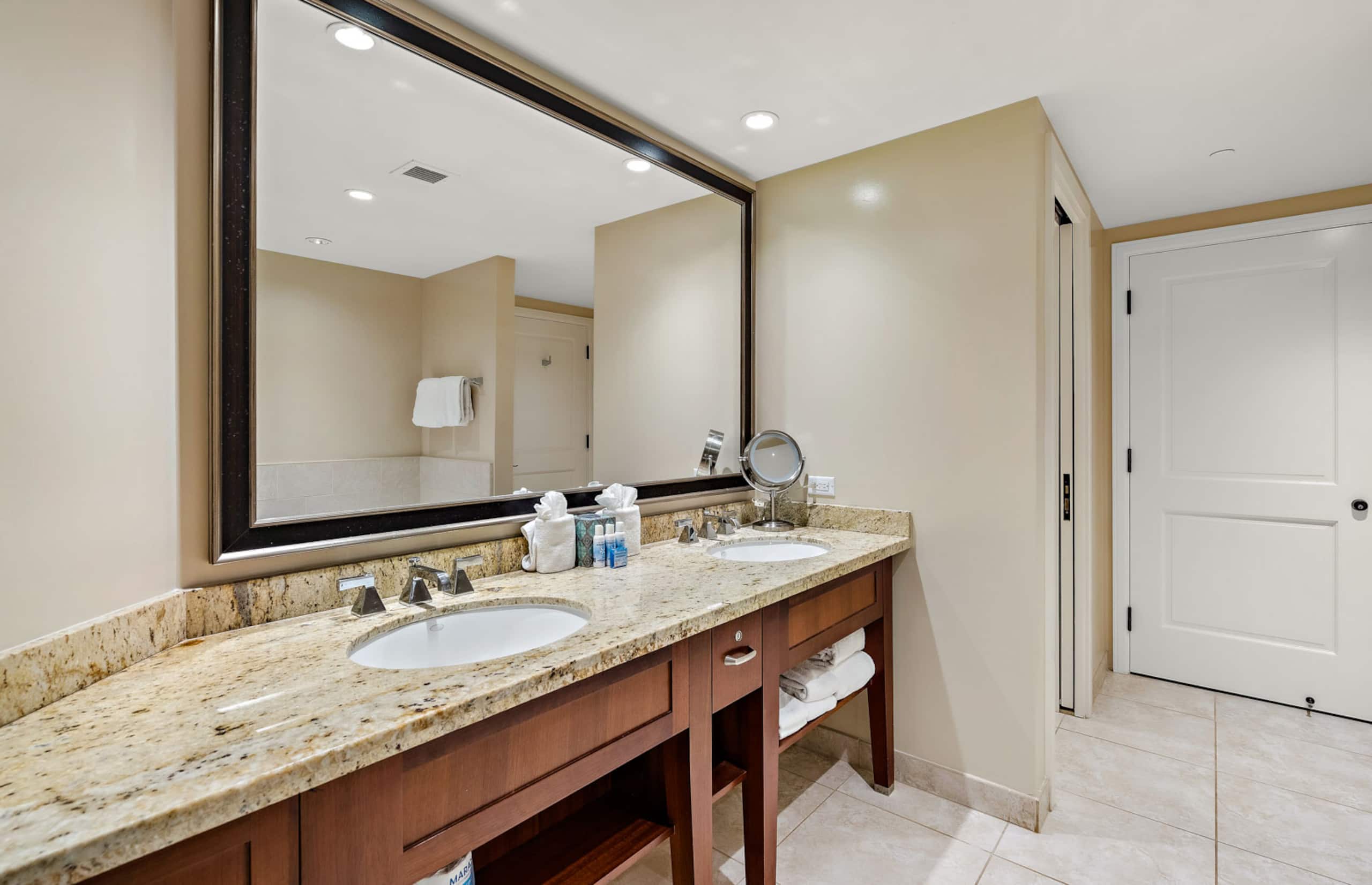 Condo in Lahaina · ★4.91 · 2 bedrooms · 3 beds · 2 baths - Image 26