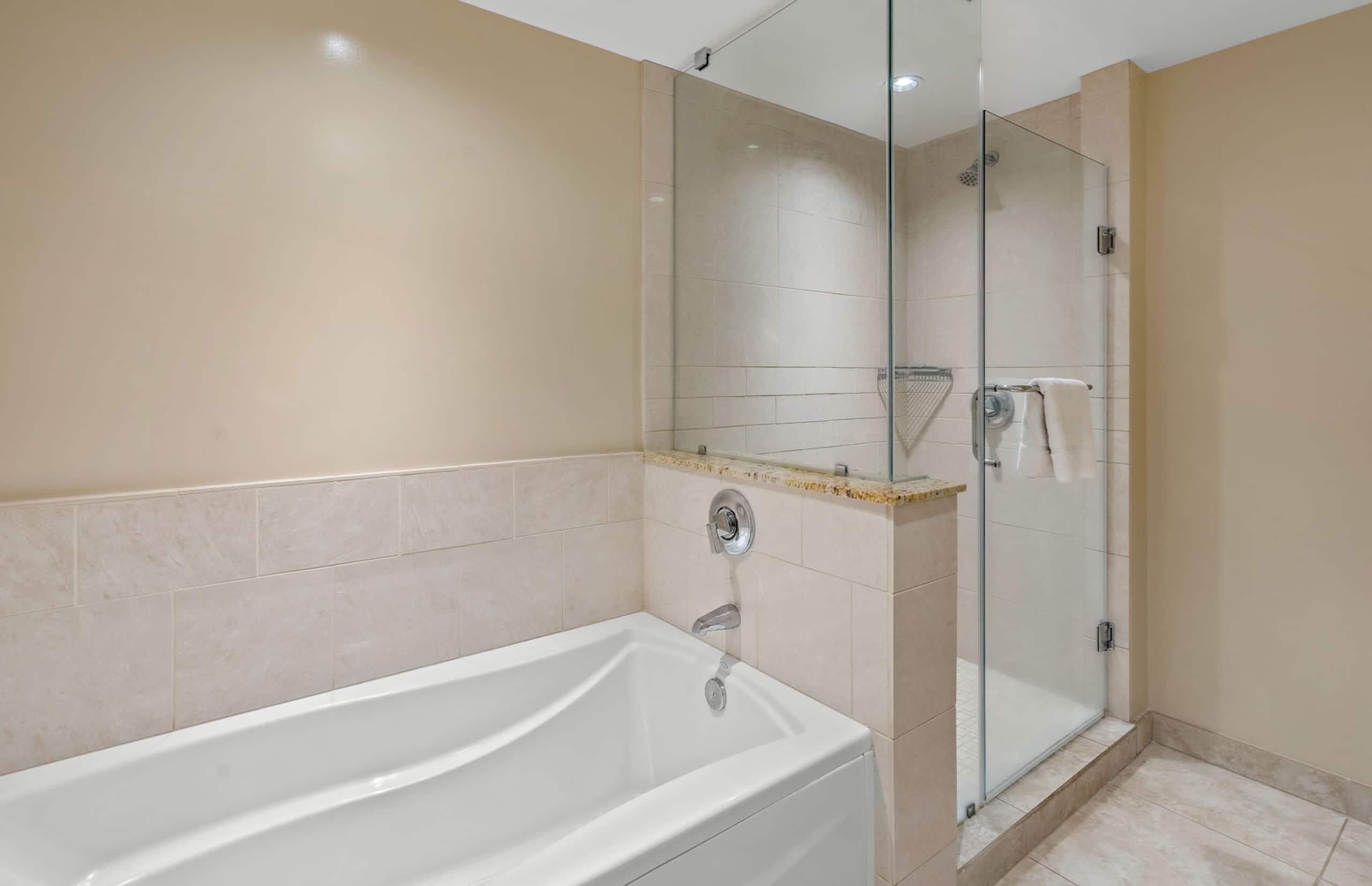 Condo in Lahaina · ★4.91 · 2 bedrooms · 3 beds · 2 baths - Image 28