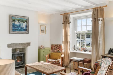 Pretty Cornish Waterfront Cottage