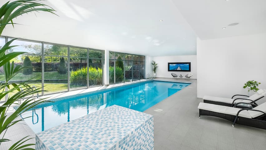 10,000sf 7-Bed London Mansion, Heated Pool, Cinema