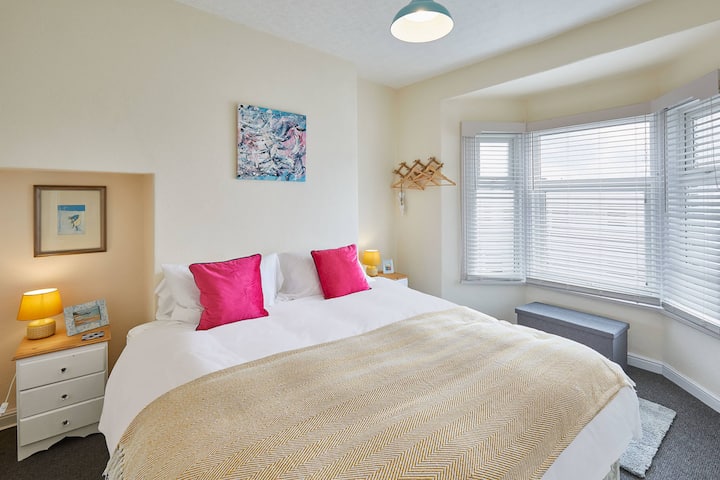 Host & Stay | Ocean Wave - Scarborough