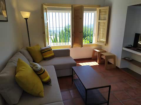 Anuncio de Airbnb popular: B&B La Madrugada, La Casita apartment en Cómpeta