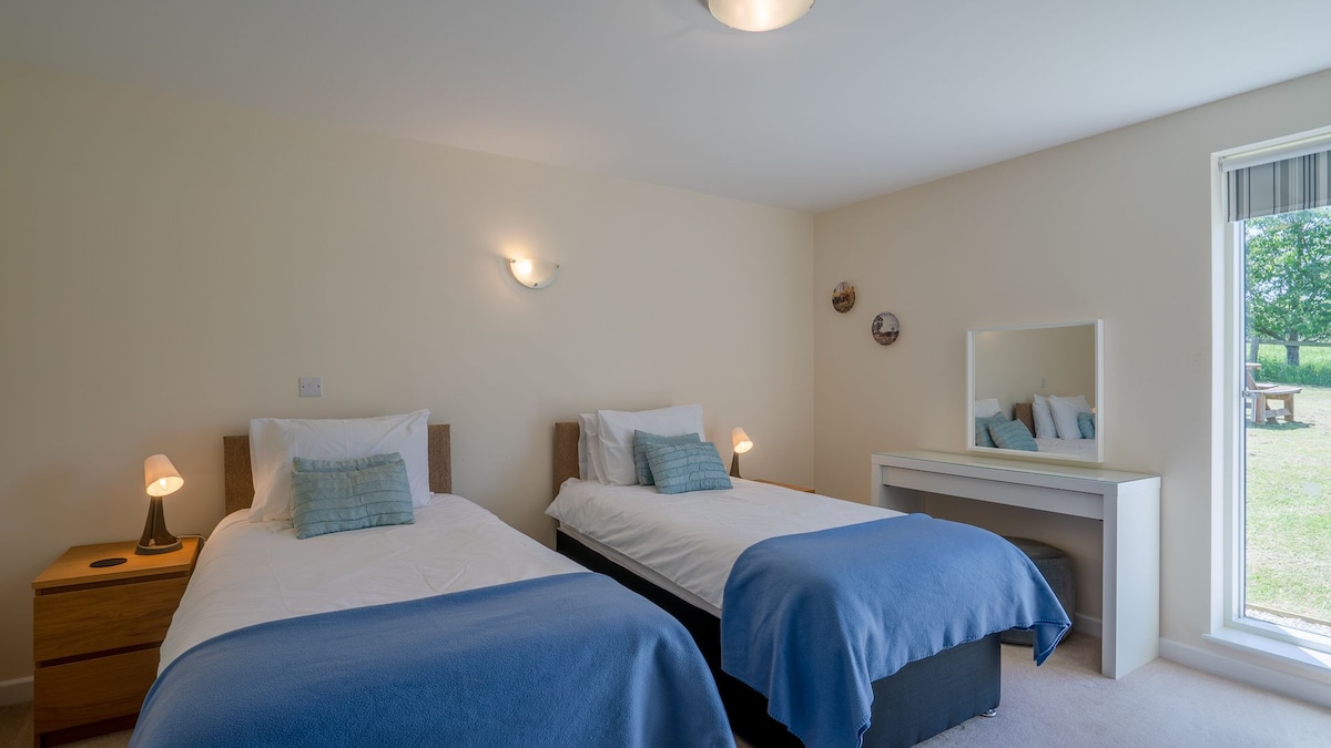 Спална соба два, Hill View Rise, Bolthole Retreats