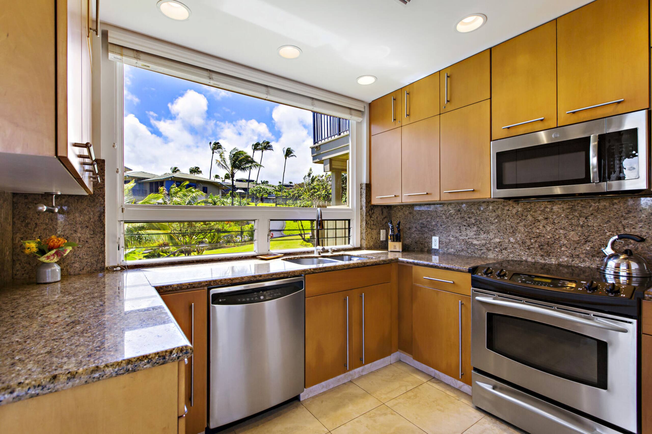 Condo in Lahaina · ★4.53 · 2 bedrooms · 3 beds · 3 baths - Image 12