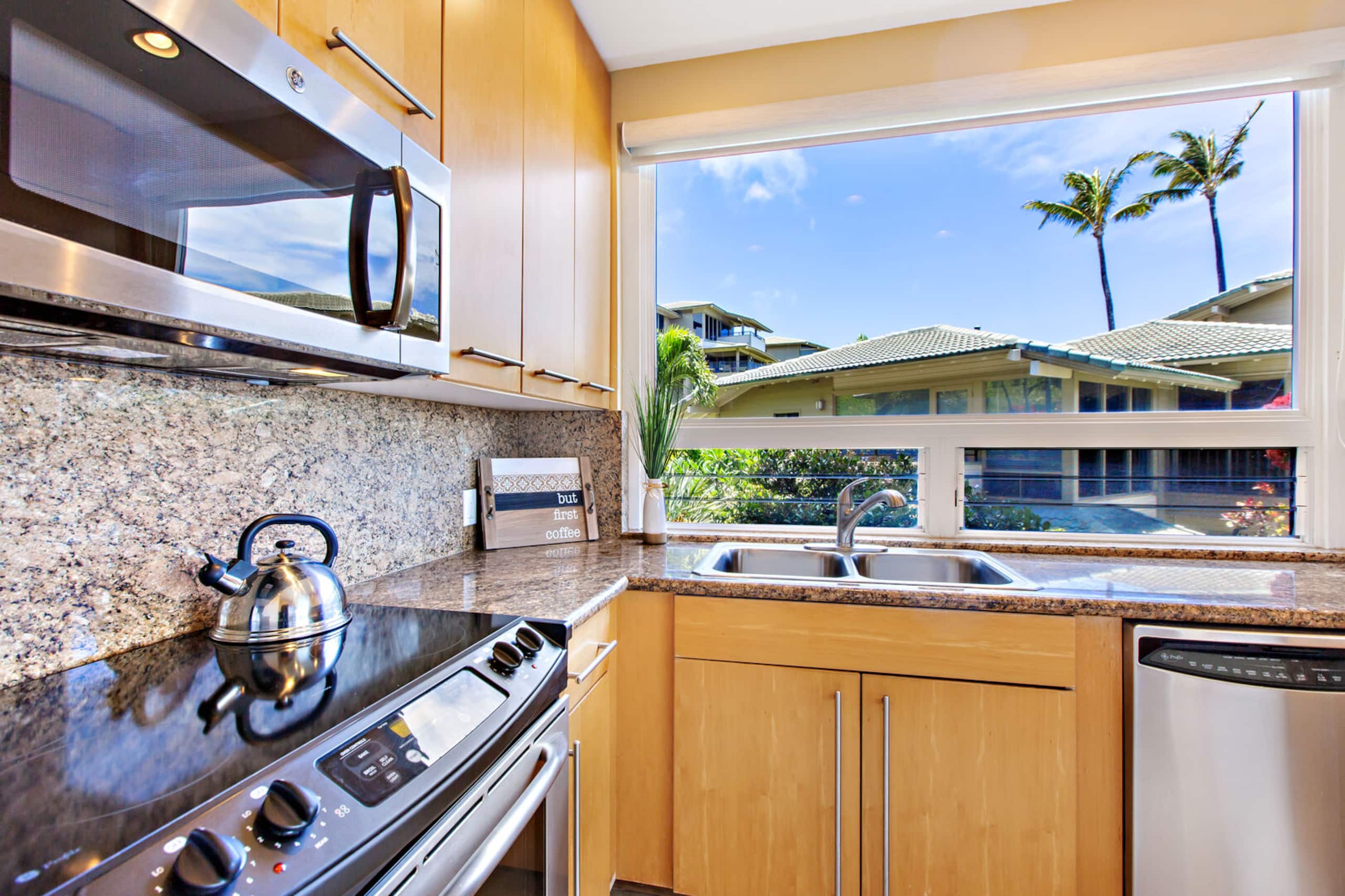 Condo in Lahaina · ★4.85 · 1 bedroom · 2 beds · 2 baths - Image 18