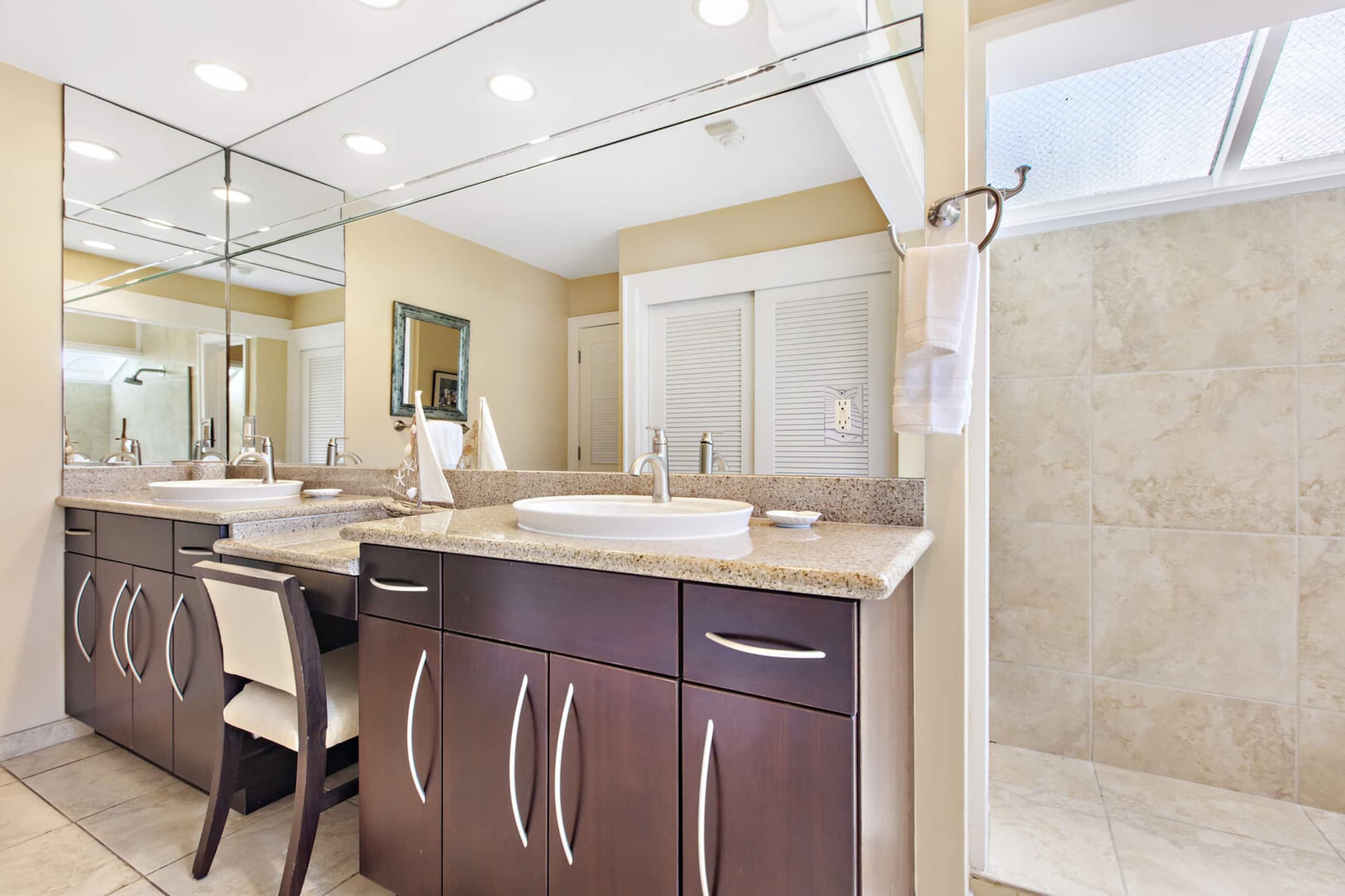 Condo in Lahaina · ★4.85 · 1 bedroom · 2 beds · 2 baths - Image 25