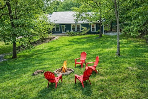 Secluded Lake Tenkiller Cabin | 2 Acres | Sleeps16