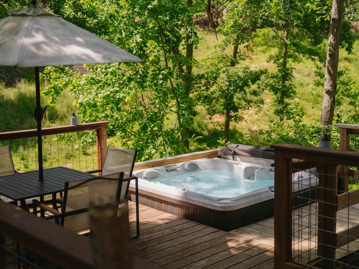 Big Pine Holler | Cozy Cabin with Hot Tub - Cottages for Rent in