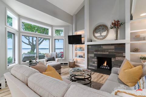 Lake Charlevoix Sandy Beach & Hot Tub