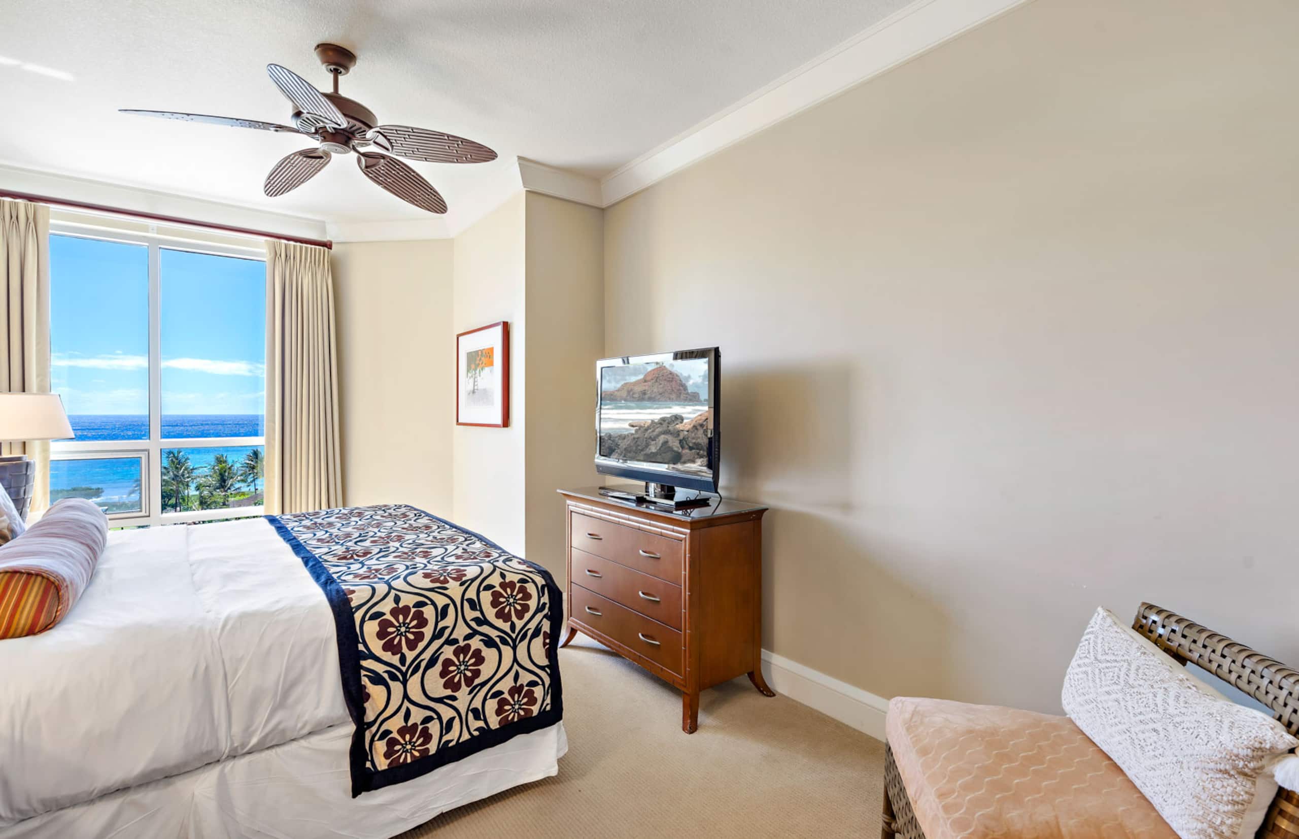 Condo in Lahaina · ★4.5 · 3 bedrooms · 4 beds · 3 baths - Image 25