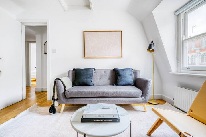 Blueground | Fitzrovia, walk to shops gallery image 3