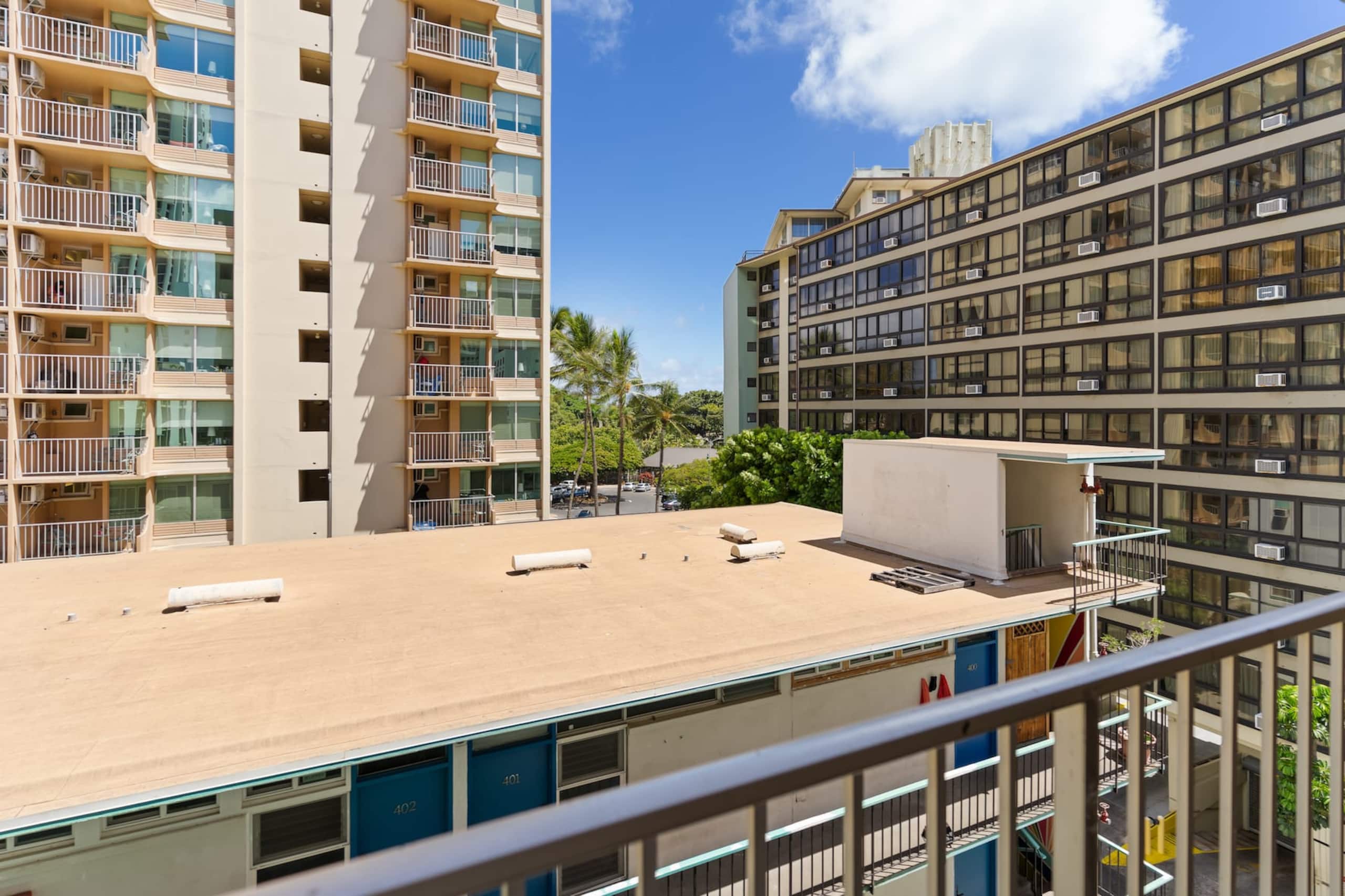 Condo in Honolulu · ★4.89 · 1 bedroom · 1 bed · 1 bath - Image 14
