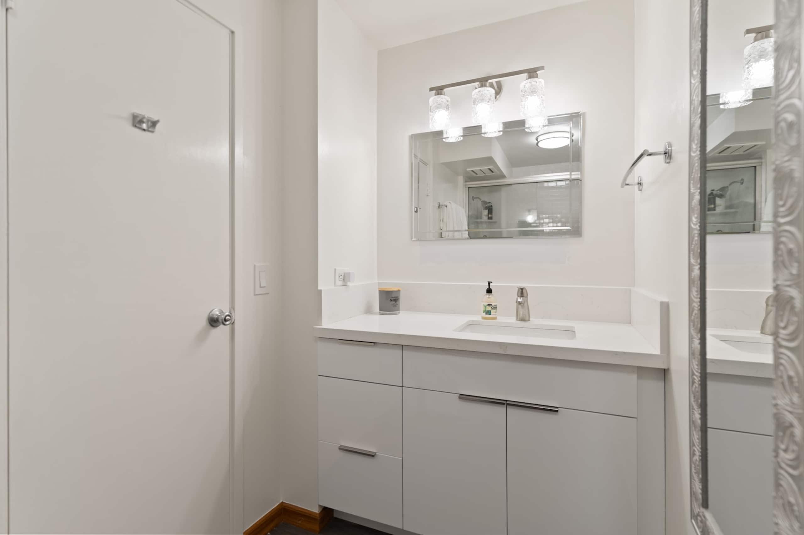 Condo in Honolulu · ★4.89 · 1 bedroom · 1 bed · 1 bath - Image 13