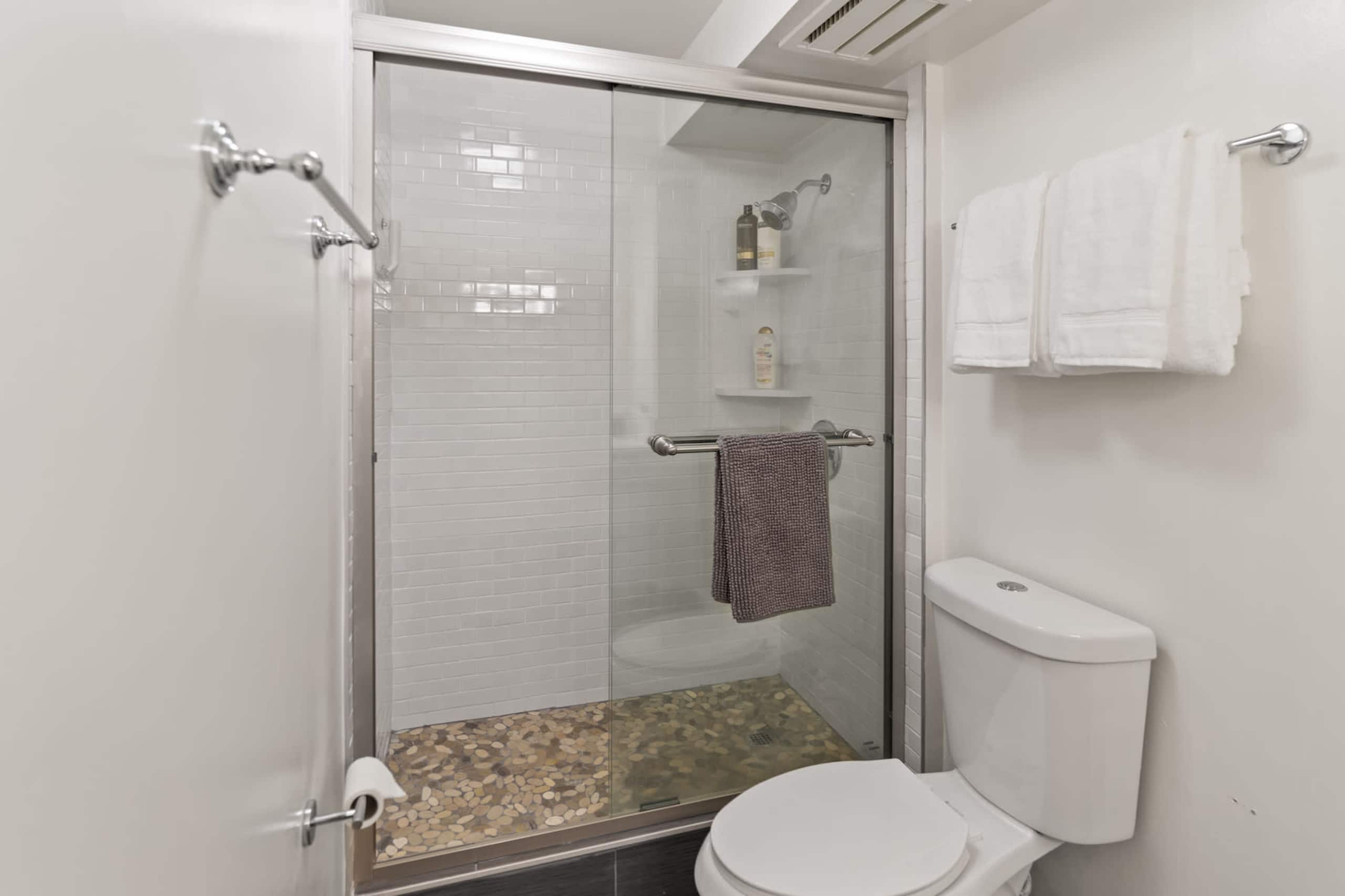 Condo in Honolulu · ★4.89 · 1 bedroom · 1 bed · 1 bath - Image 12