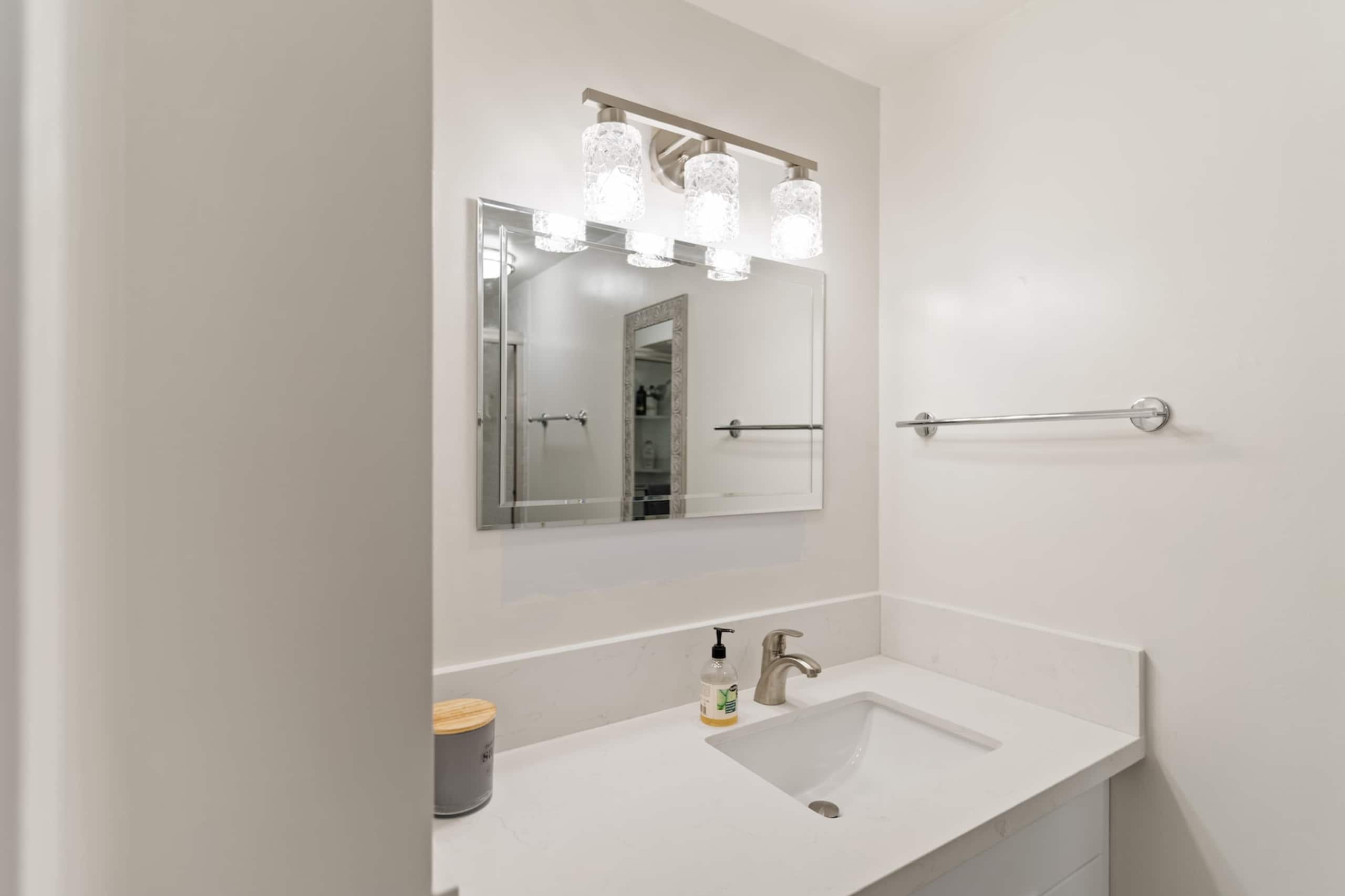 Condo in Honolulu · ★4.89 · 1 bedroom · 1 bed · 1 bath - Image 11