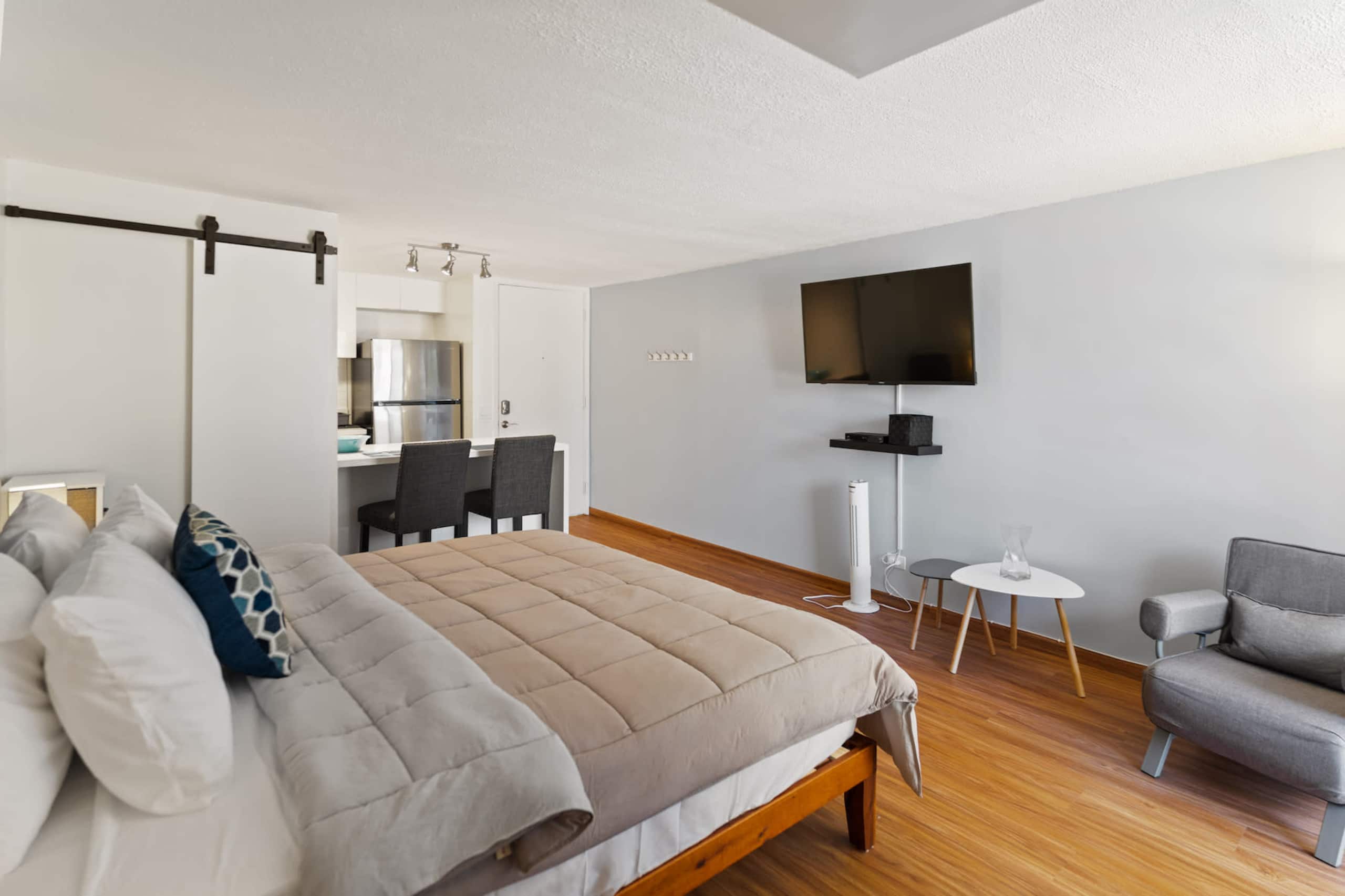 Condo in Honolulu · ★4.89 · 1 bedroom · 1 bed · 1 bath - Image 5