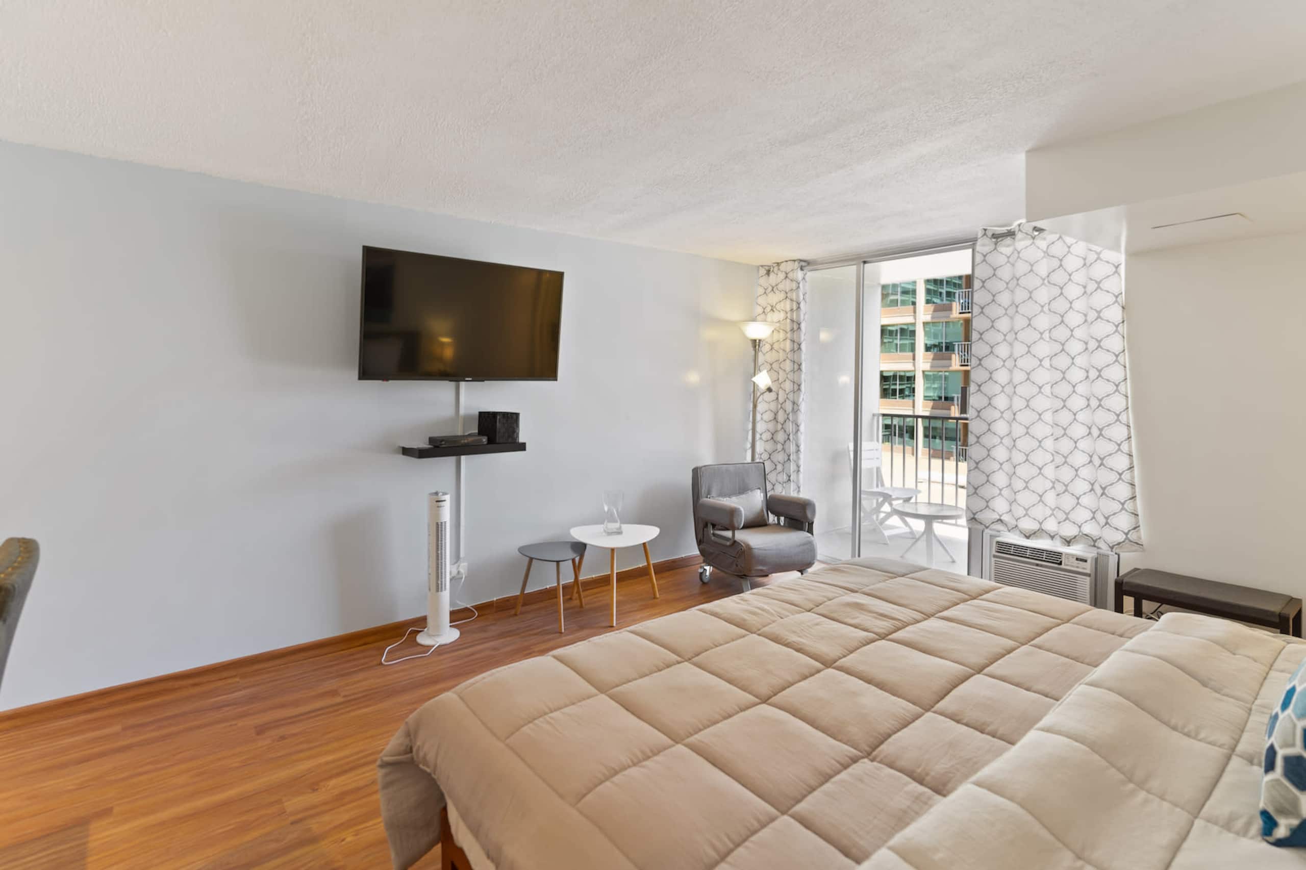 Condo in Honolulu · ★4.89 · 1 bedroom · 1 bed · 1 bath - Image 4