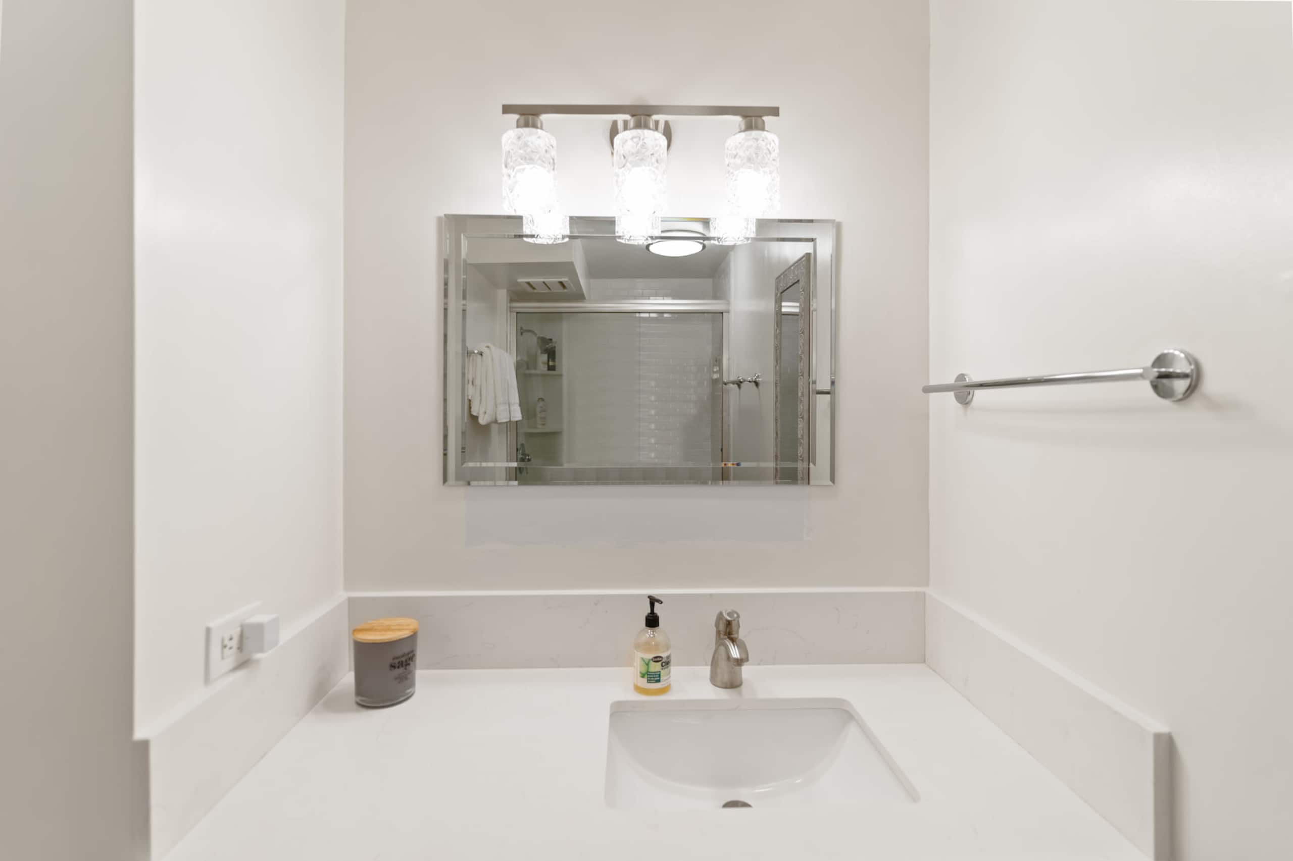 Condo in Honolulu · ★4.89 · 1 bedroom · 1 bed · 1 bath - Image 10