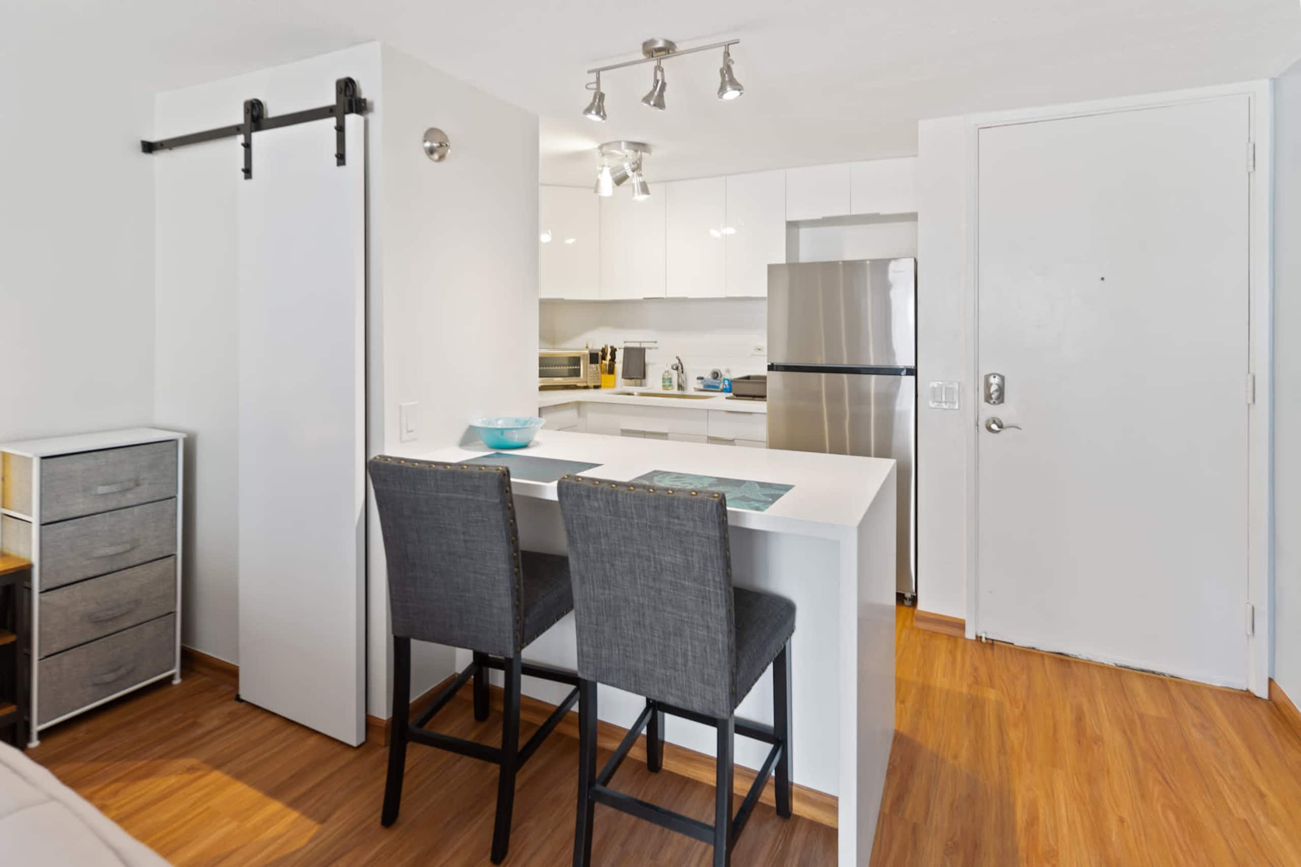 Condo in Honolulu · ★4.89 · 1 bedroom · 1 bed · 1 bath - Image 6