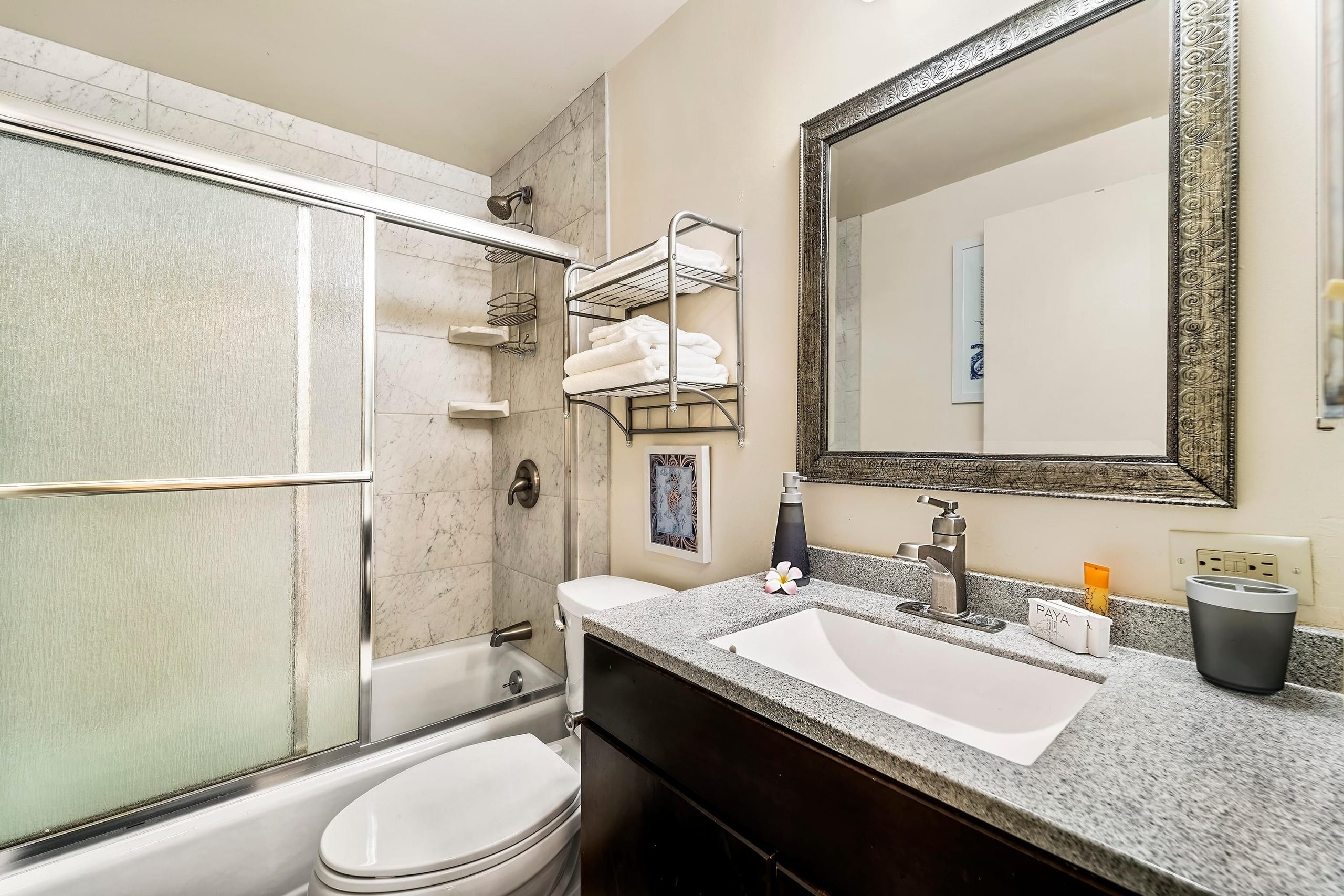 Condo in Kailua-Kona · ★4.58 · 2 bedrooms · 3 beds · 2 private baths - Image 11