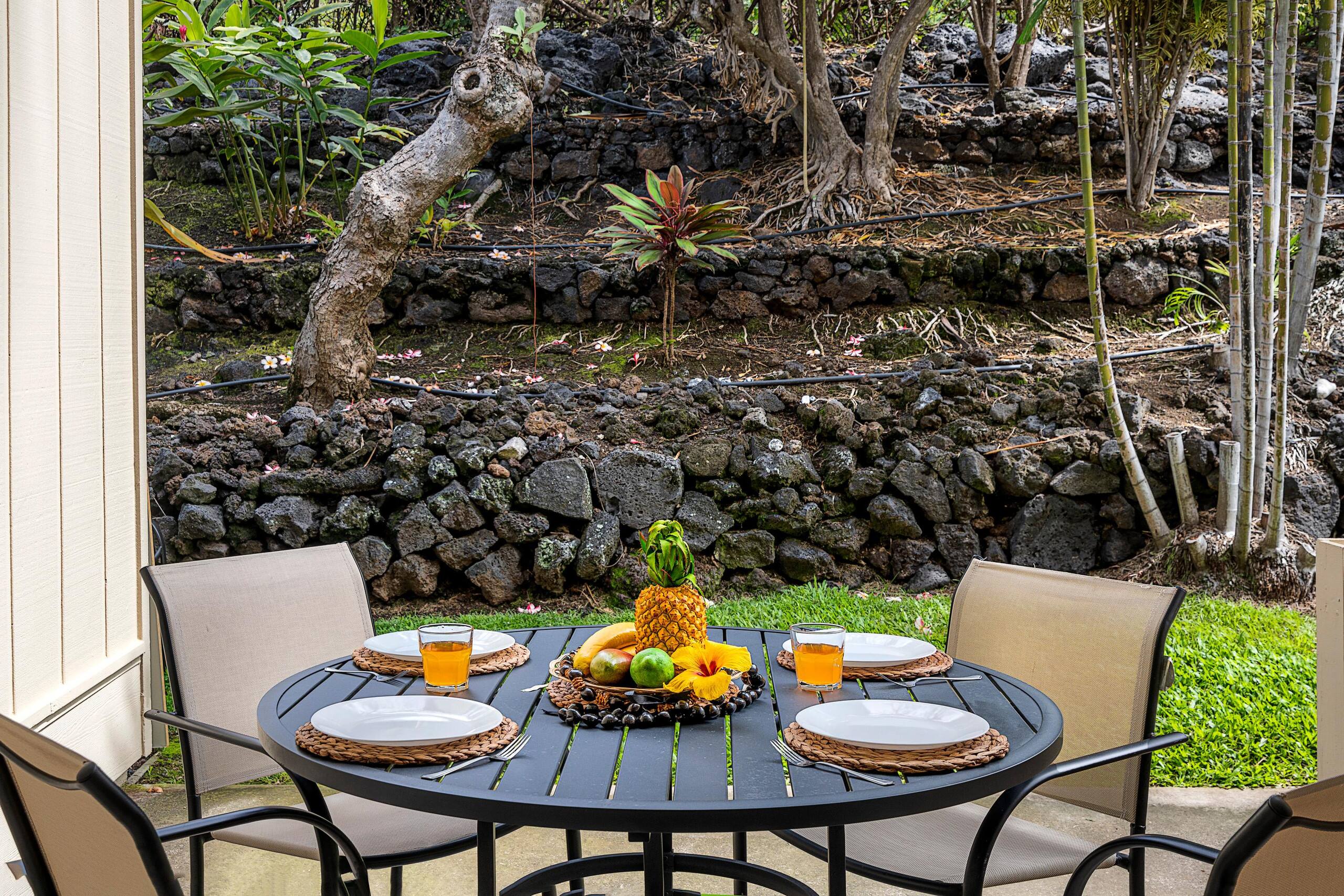 Condo in Kailua-Kona · ★4.53 · 3 bedrooms · 5 beds · 2 private baths - Image 3