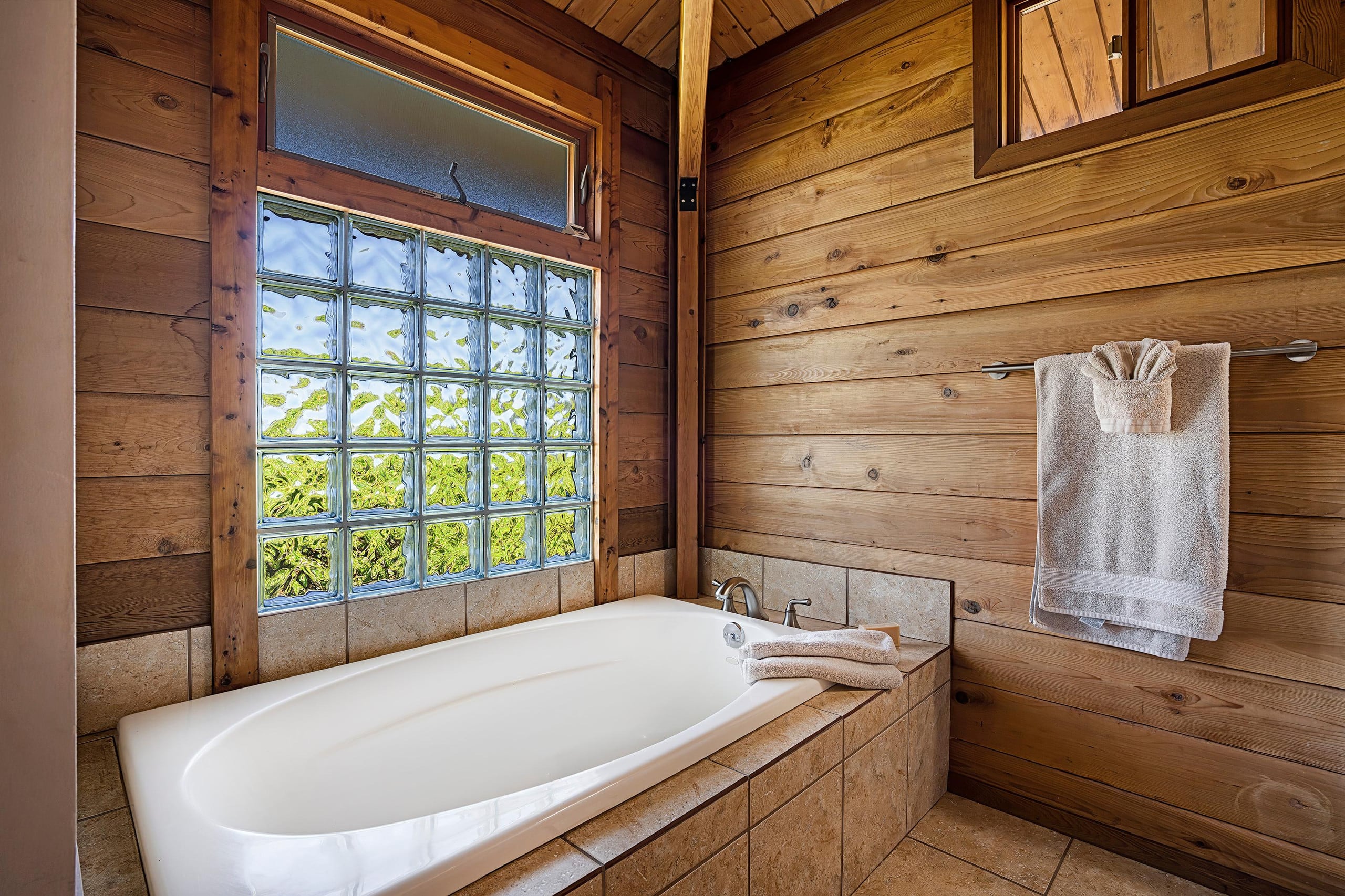 Hale O' Waikoloa- Stunning Cedar Home with Sweepi - Photo 18