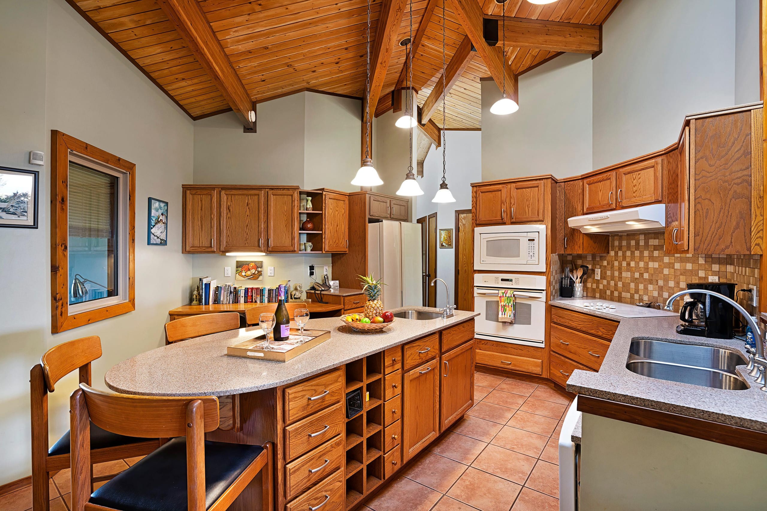 Hale O' Waikoloa- Stunning Cedar Home with Sweepi - Photo 6