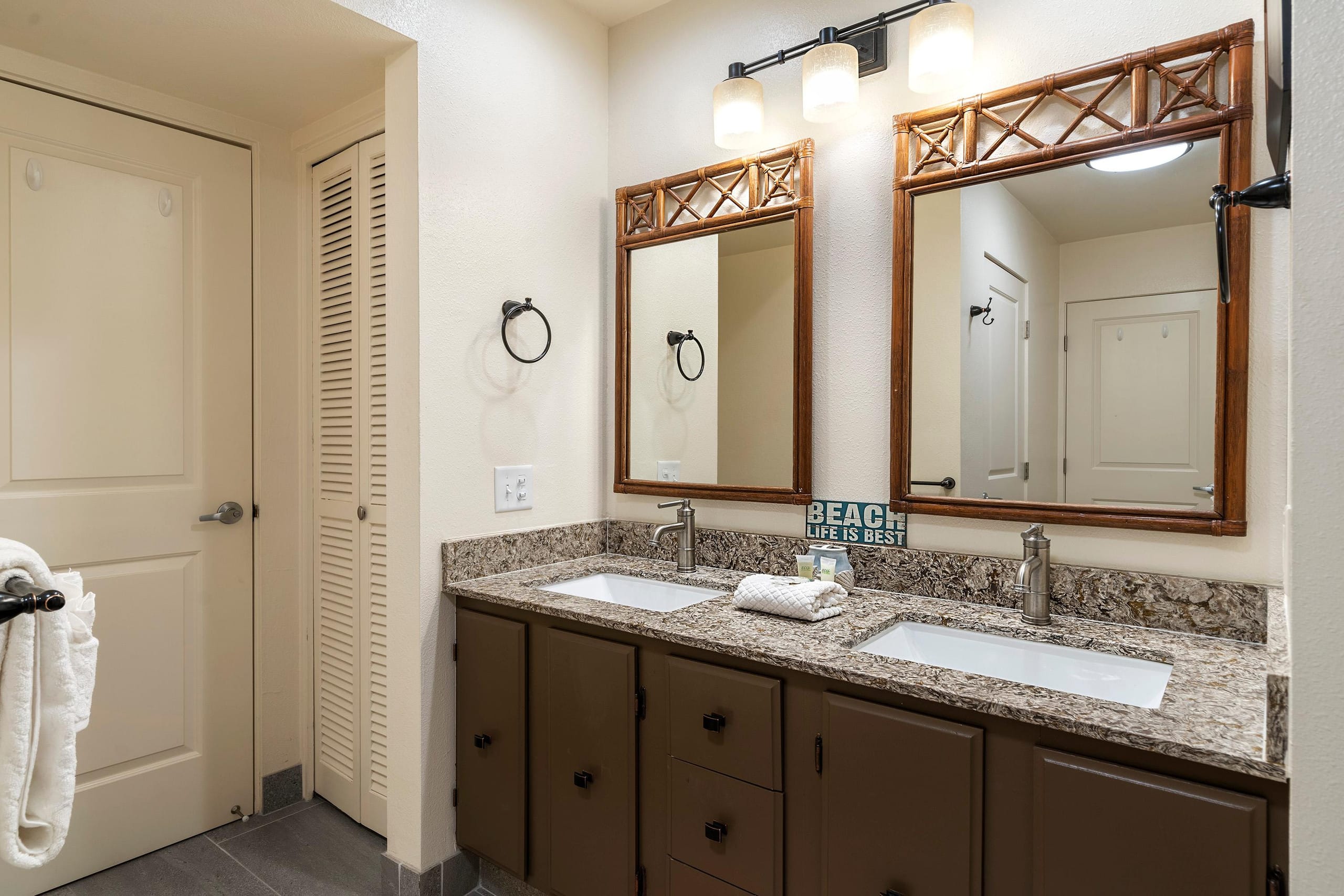 Condo in Kailua-Kona · ★4.65 · 1 bedroom · 2 beds · 1 private bath - Image 14