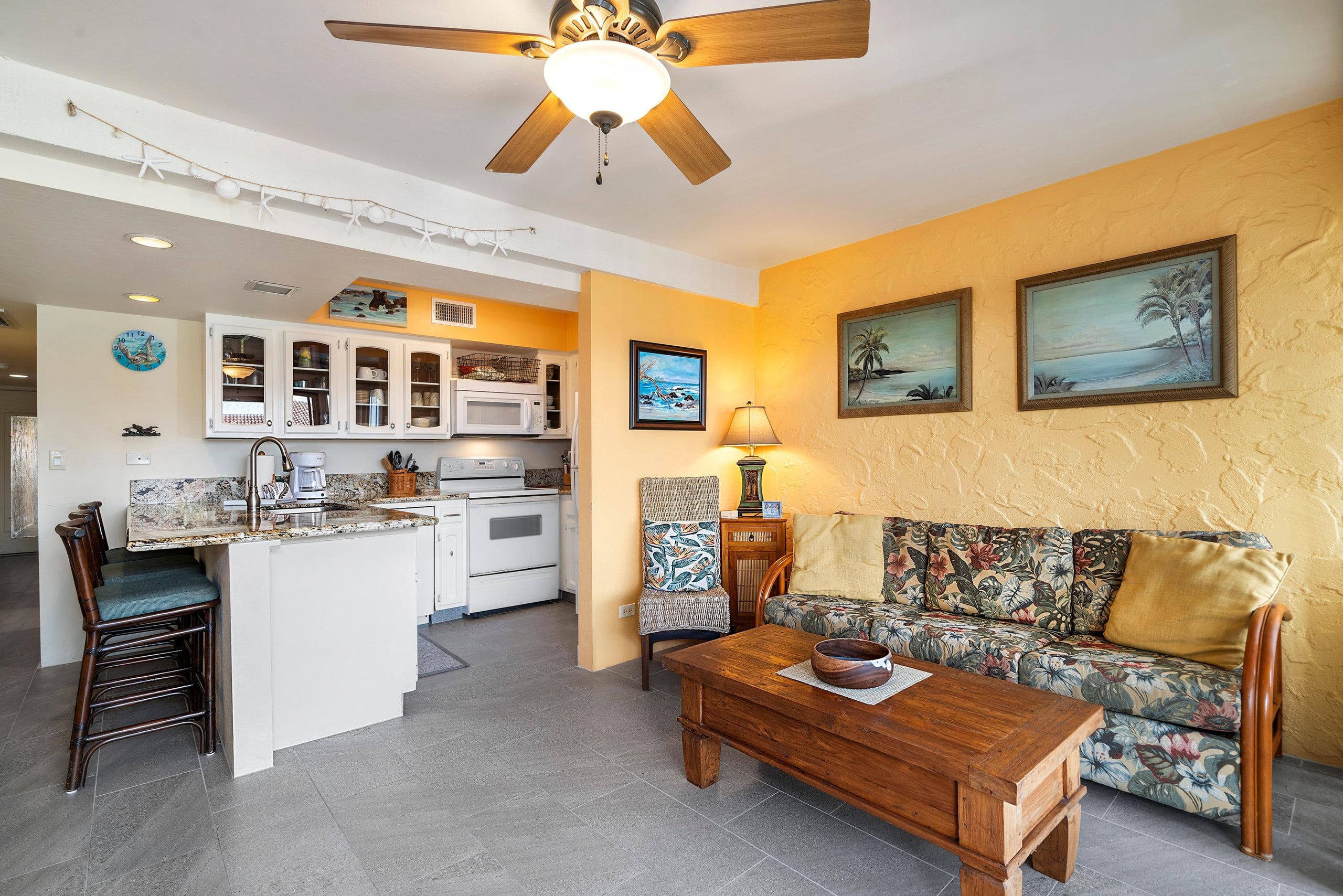 Condo in Kailua-Kona · ★4.65 · 1 bedroom · 2 beds · 1 private bath - Image 7