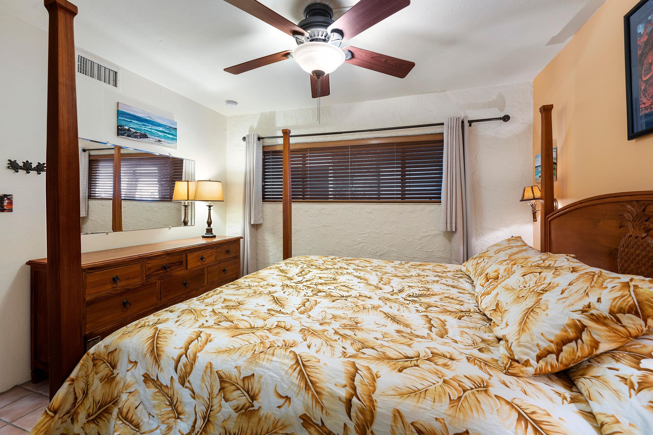 Condo in Kailua-Kona · ★4.65 · 1 bedroom · 2 beds · 1 private bath - Image 12