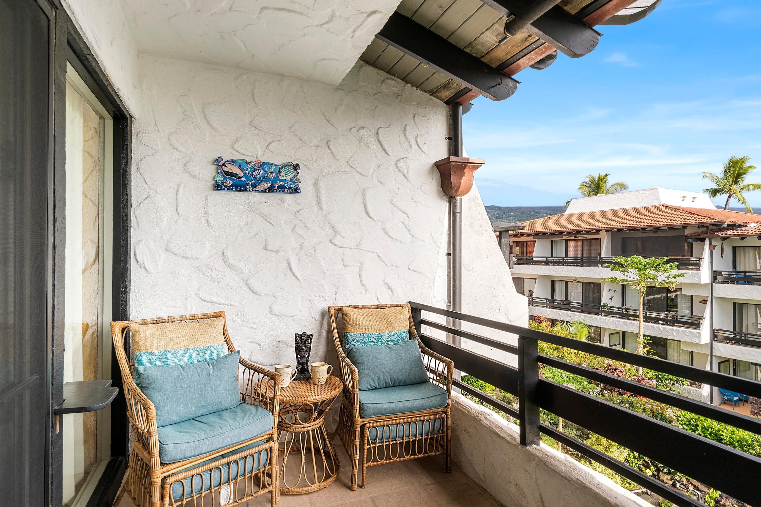 Condo in Kailua-Kona · ★4.65 · 1 bedroom · 2 beds · 1 private bath - Image 4