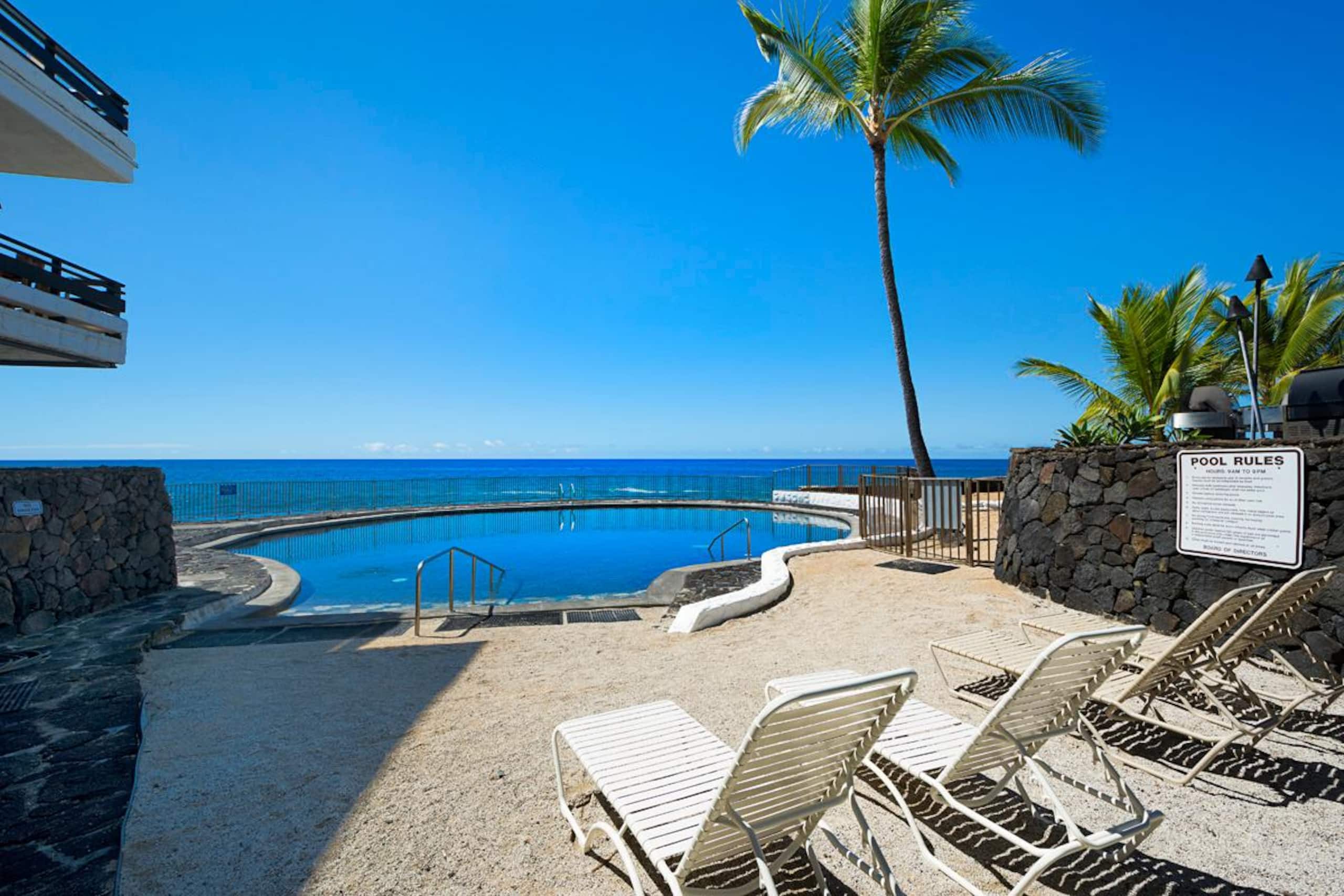 Condo in Kailua-Kona · ★4.65 · 1 bedroom · 2 beds · 1 private bath - Image 18