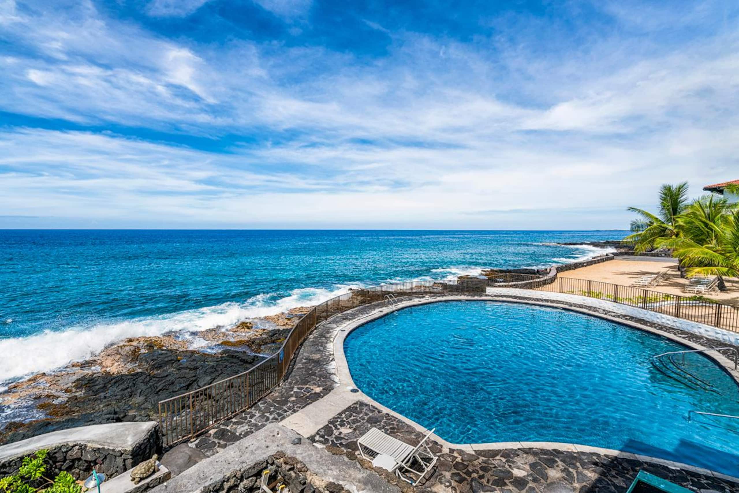 Condo in Kailua-Kona · ★4.65 · 1 bedroom · 2 beds · 1 private bath - Image 19