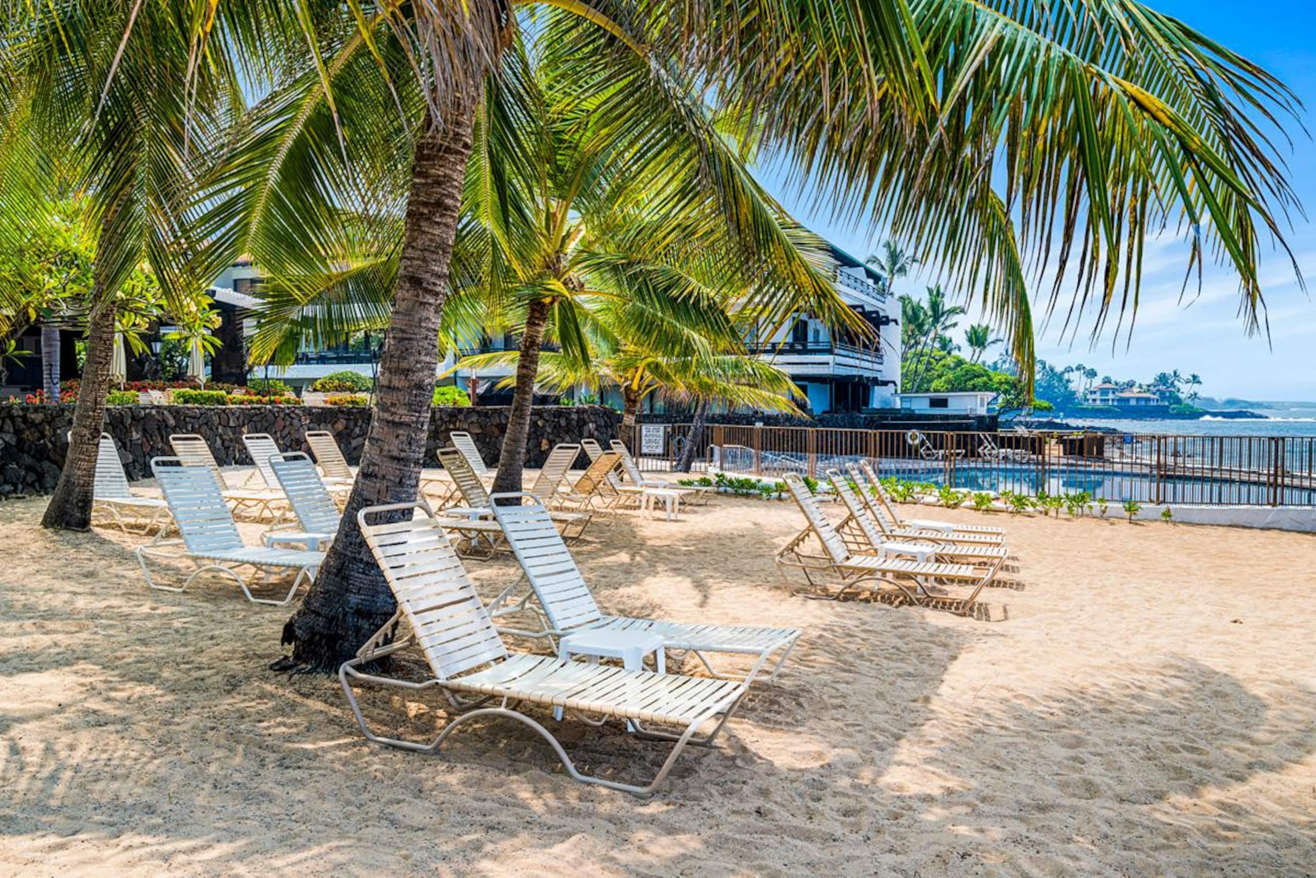 Condo in Kailua-Kona · ★4.65 · 1 bedroom · 2 beds · 1 private bath - Image 25