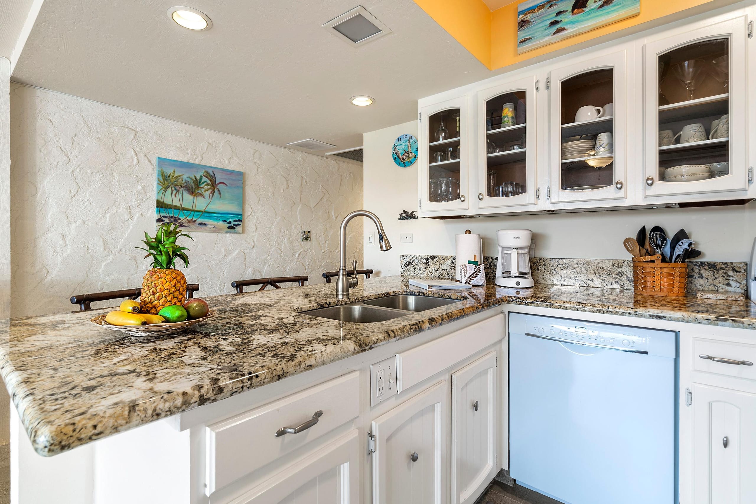 Condo in Kailua-Kona · ★4.65 · 1 bedroom · 2 beds · 1 private bath - Image 9
