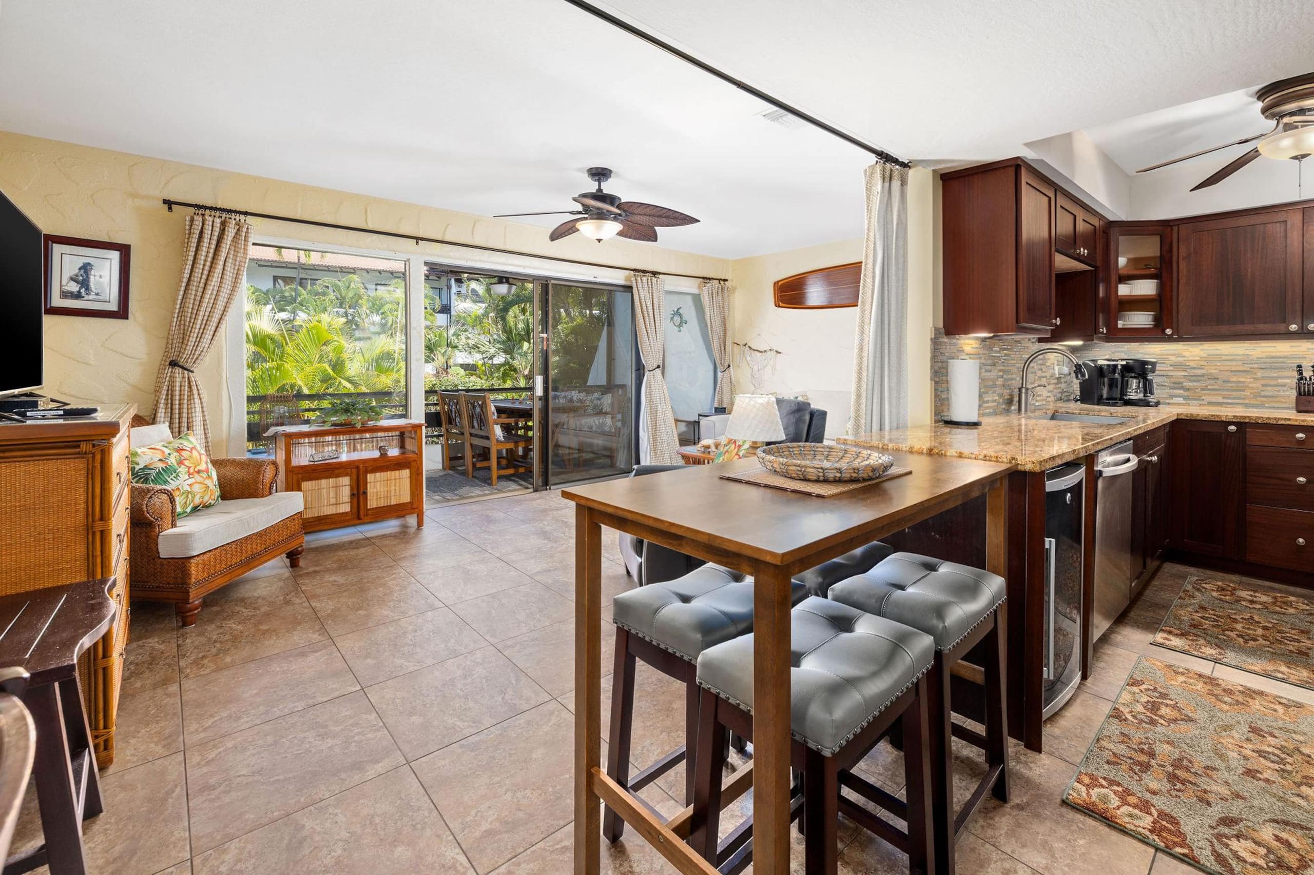 Condo in Kailua-Kona · ★4.75 · 1 bedroom · 2 beds · 1 private bath - Image 9