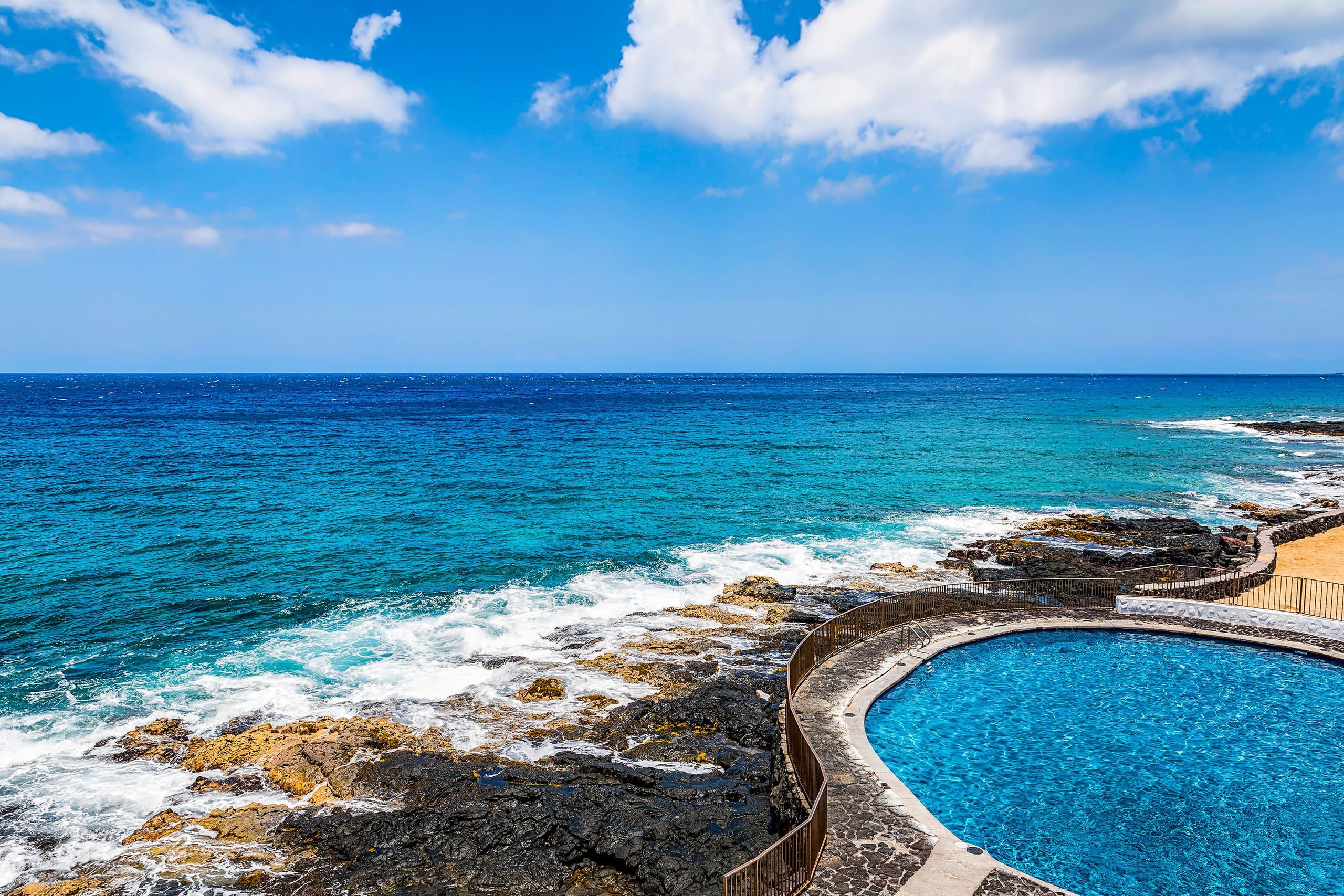 Condo in Kailua-Kona · ★4.75 · 1 bedroom · 2 beds · 1 private bath - Image 25