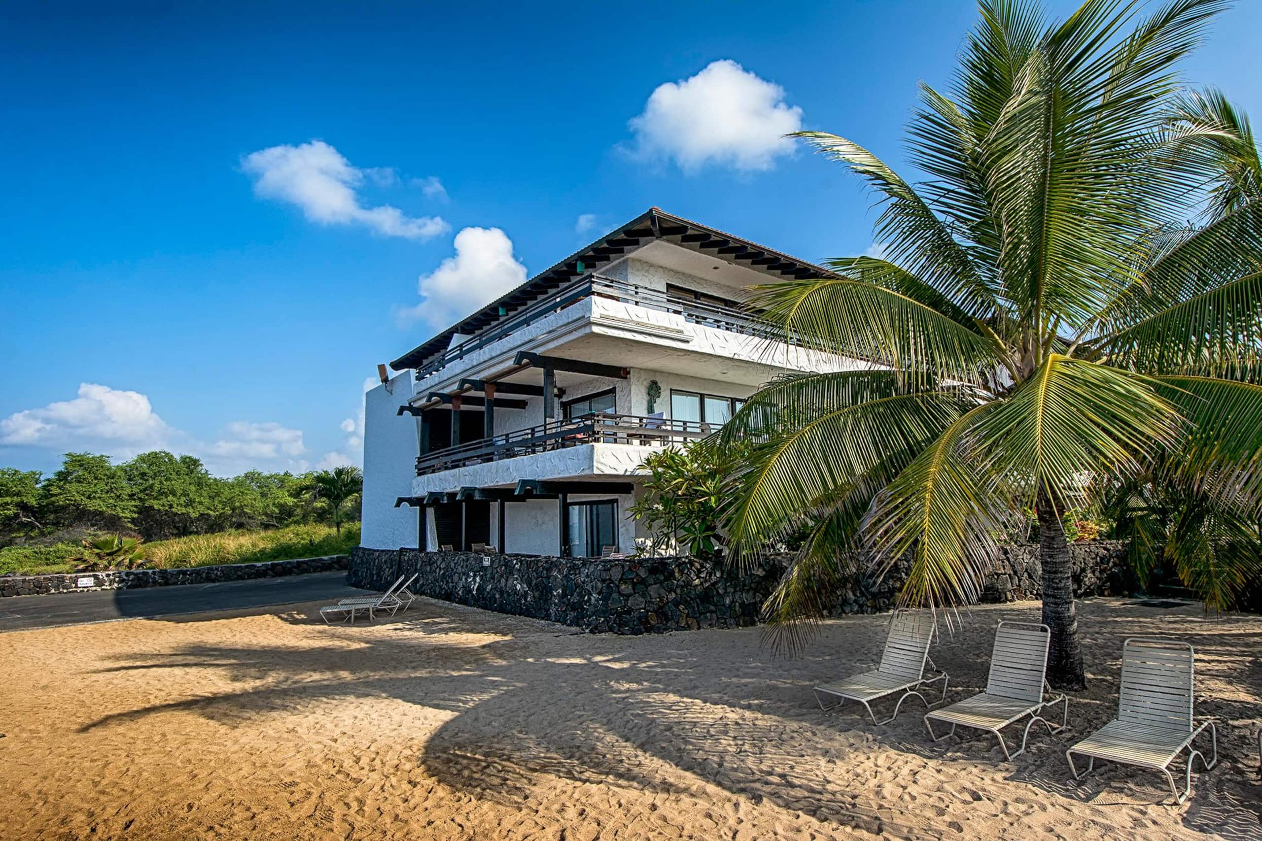 Condo in Kailua-Kona · ★4.75 · 1 bedroom · 2 beds · 1 private bath - Image 38