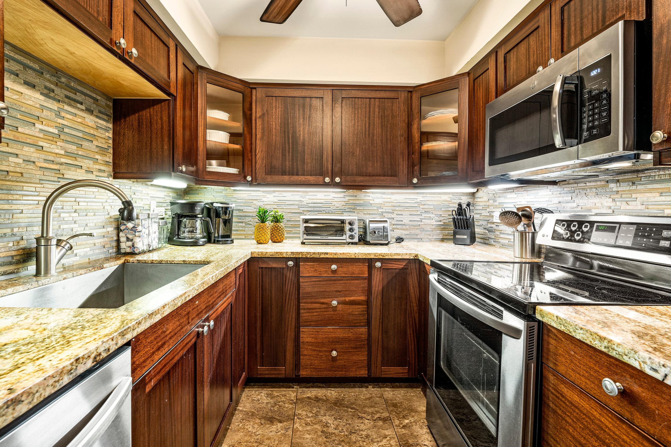 Condo in Kailua-Kona · ★4.75 · 1 bedroom · 2 beds · 1 private bath - Image 6